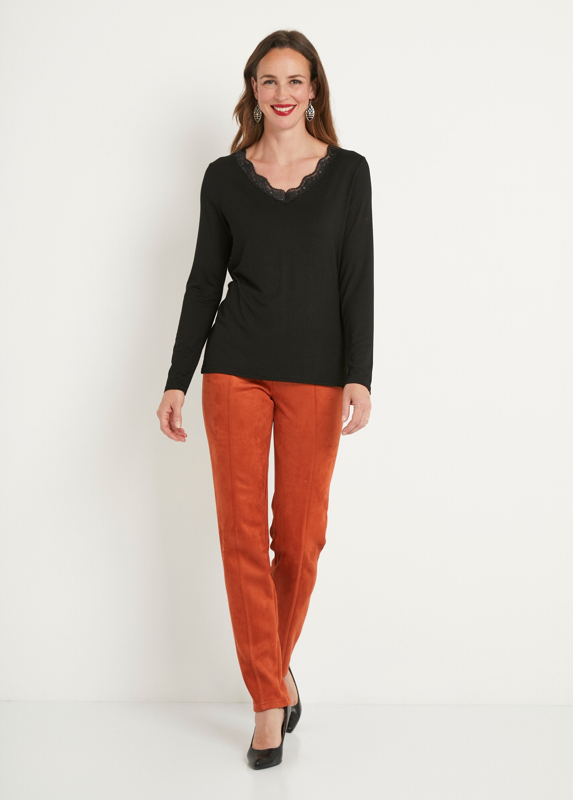 T-shirt_corta_con_scollo_a_V_in_pizzo,_maniche_lunghe_Nero_SF1_slim