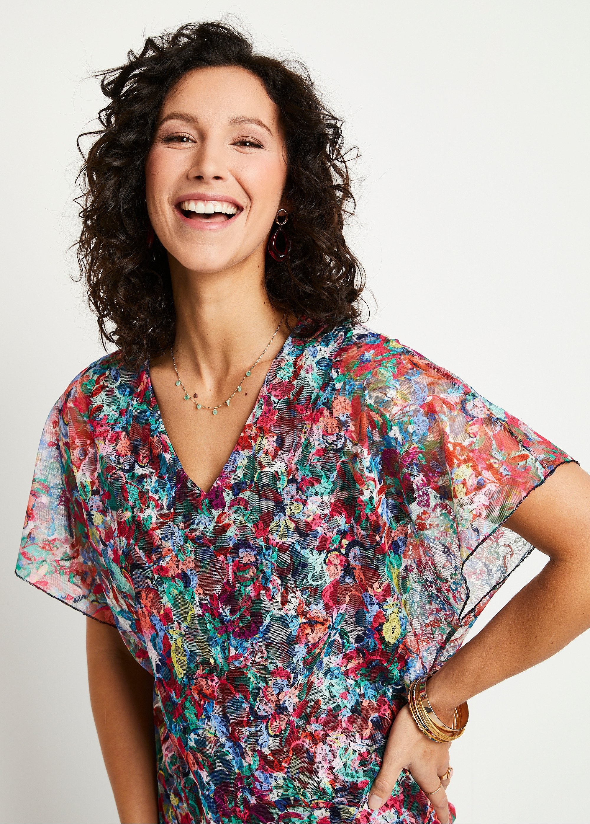 T-shirt_corta_in_pizzo_floreale_Fucsia_e_blu_DE1_slim