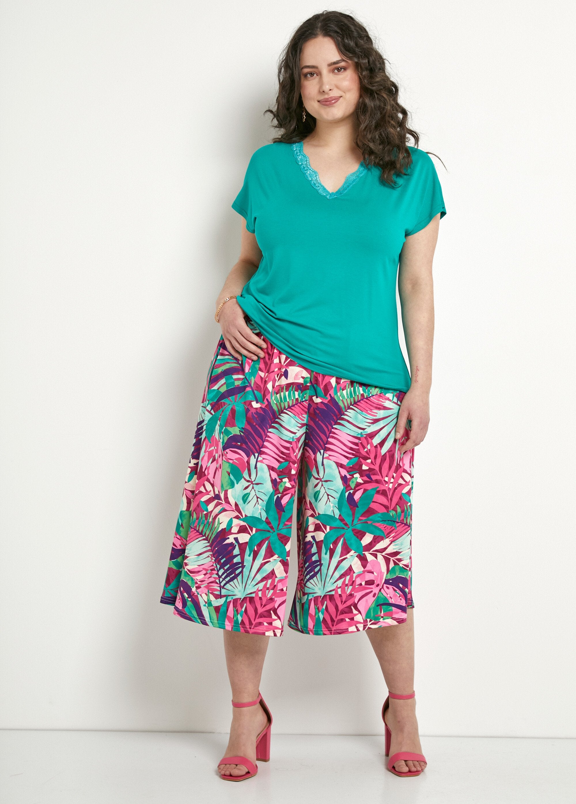 T-shirt_corta_in_pizzo_elasticizzato_Menthe_SF1_curvy
