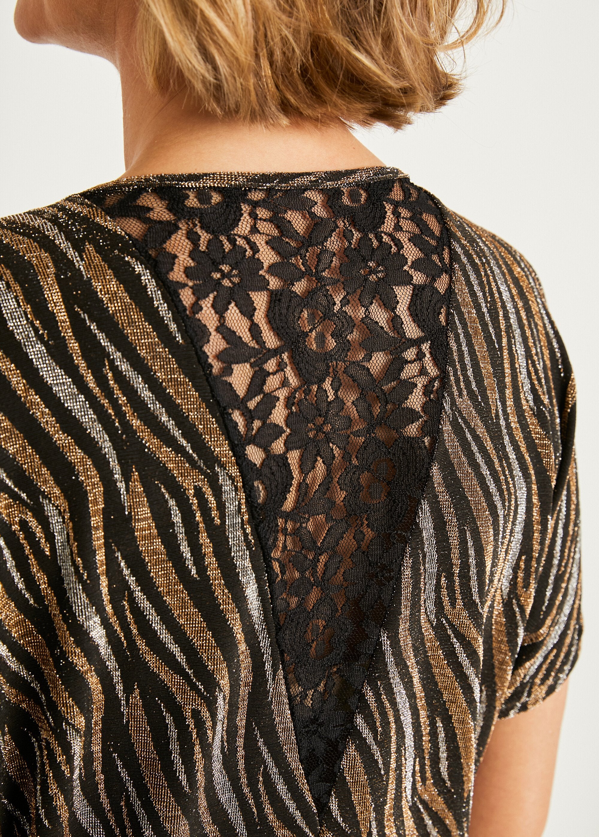 T-shirt_cropped_in_pizzo_jacquard_lucido_Noir_et_cuivre_DE3_slim