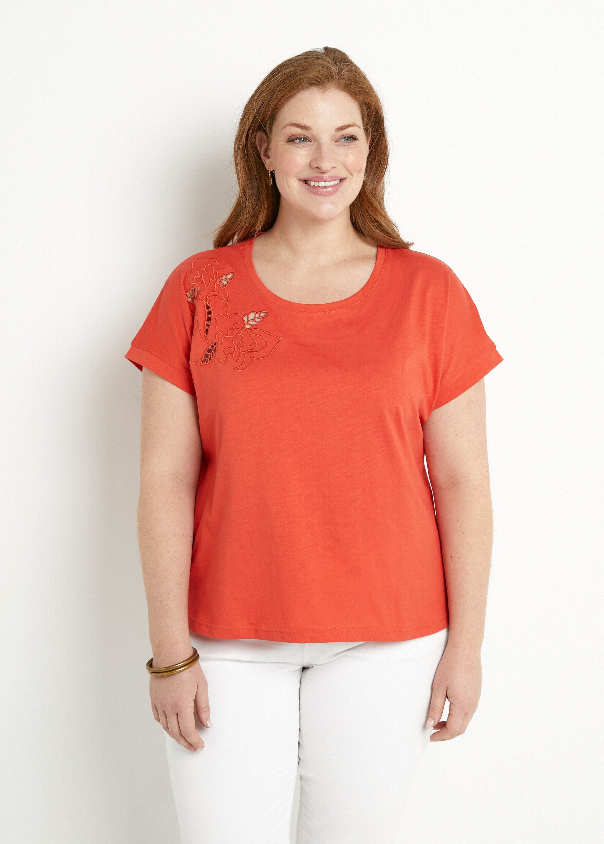 T-shirt_a_manica_corta_ricamata_a_tinta_unita_Capucine_FA1_curvy