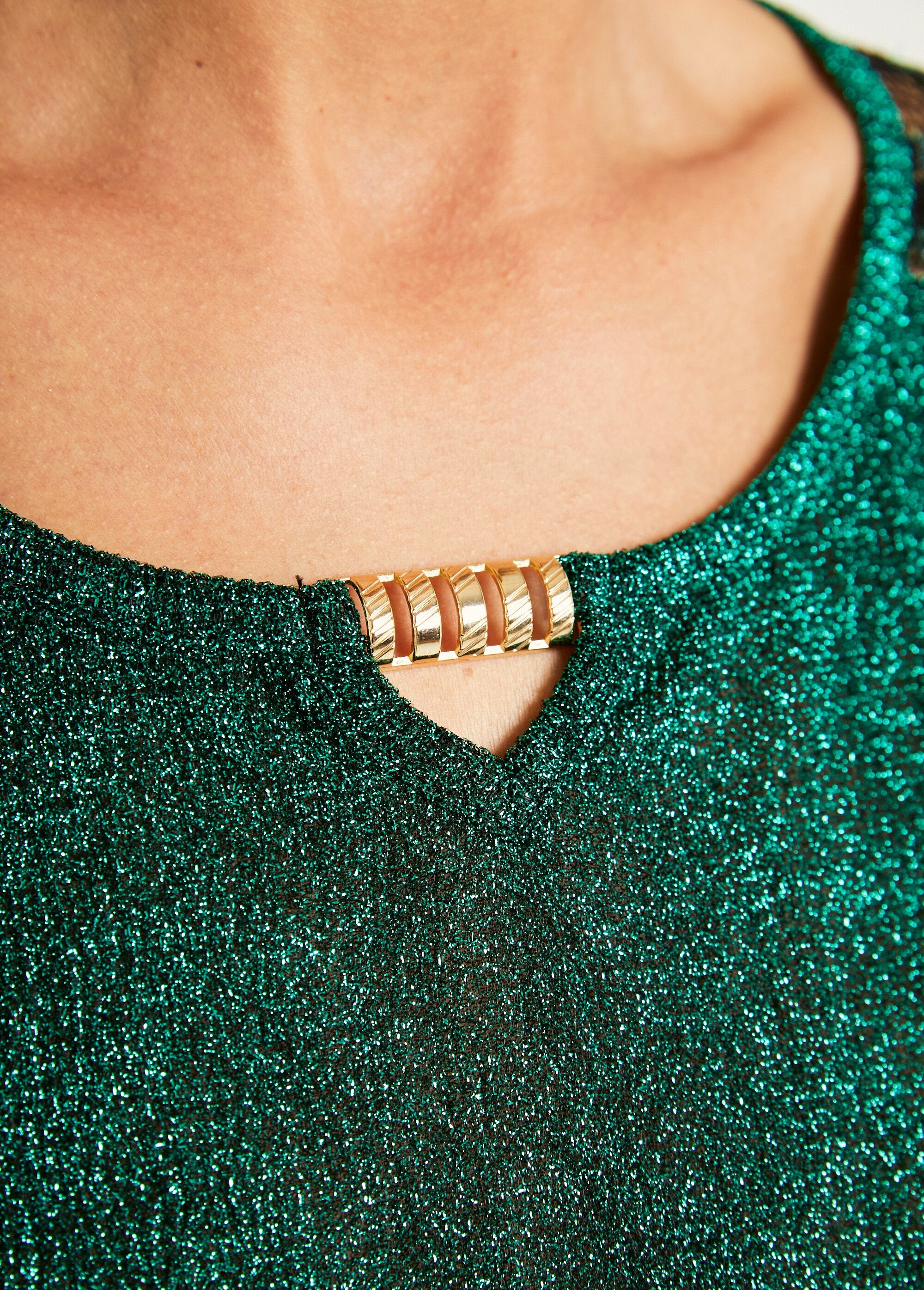 T-shirt_gioiello_in_pizzo_tinta_unita_con_scollo_rotondo_Vert_DE4_slim