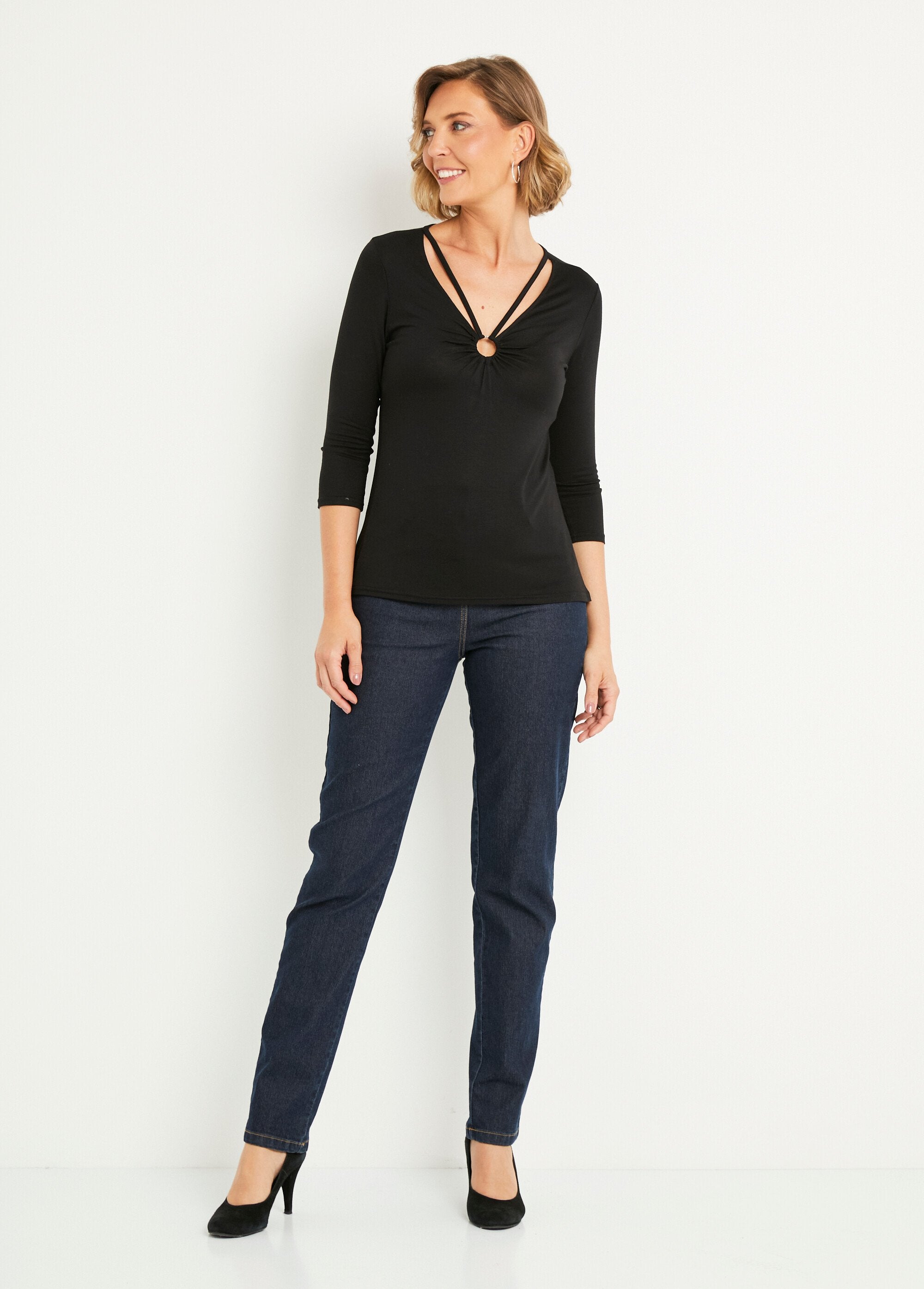 Maglietta_corta_a_tinta_unita_con_scollo_a_V_Noir_SF1_slim