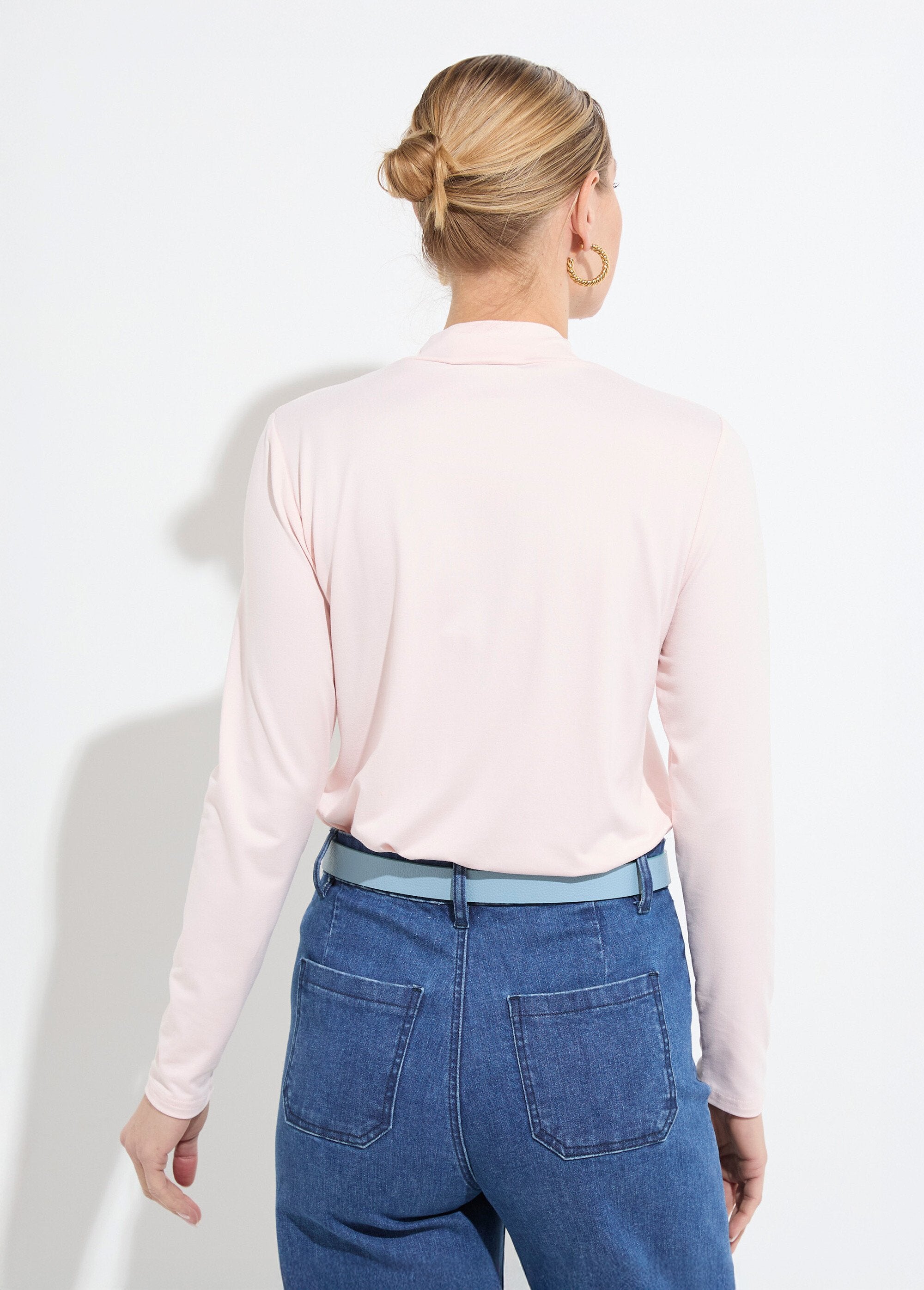 Morbida_T-shirt_con_collo_alto_e_maniche_lunghe_Petale_DO1_slim