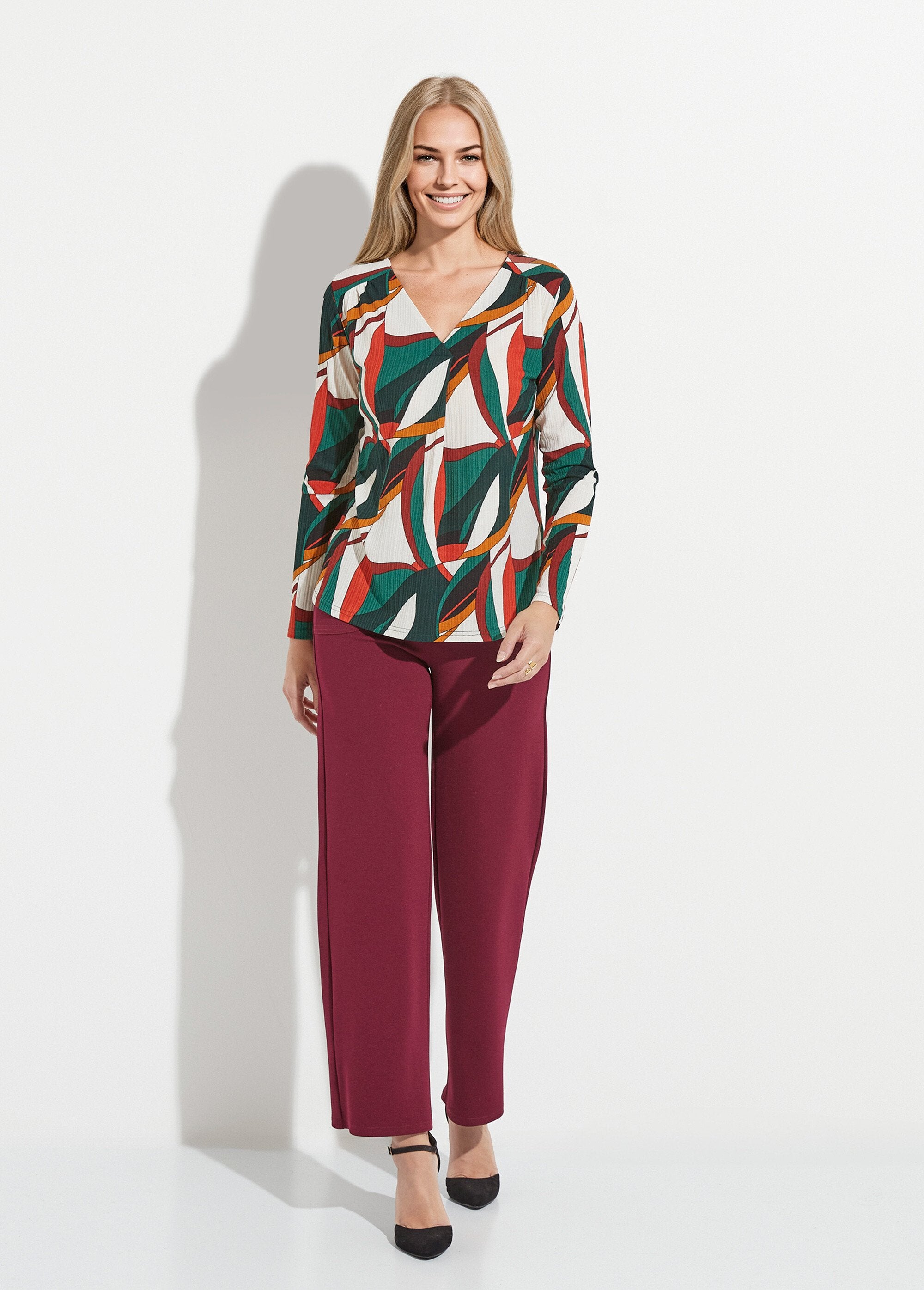 T-shirt_svasata_con_scollo_a_V_e_stampa_grafica_multicolore_Imprime_vert_SF1_slim