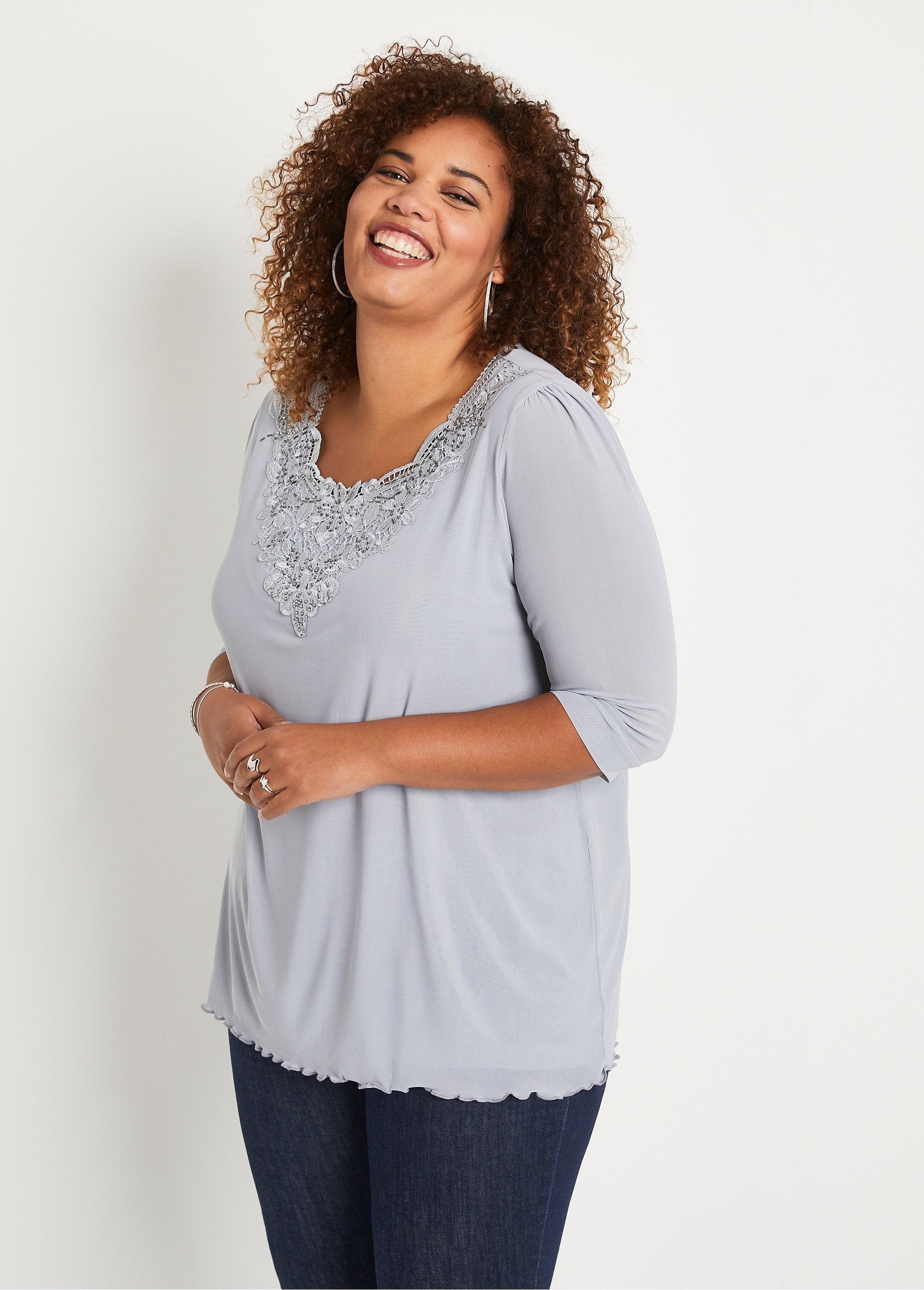 T-shirt_lunga_a_rete_ricamata_Soldi_FA1_curvy