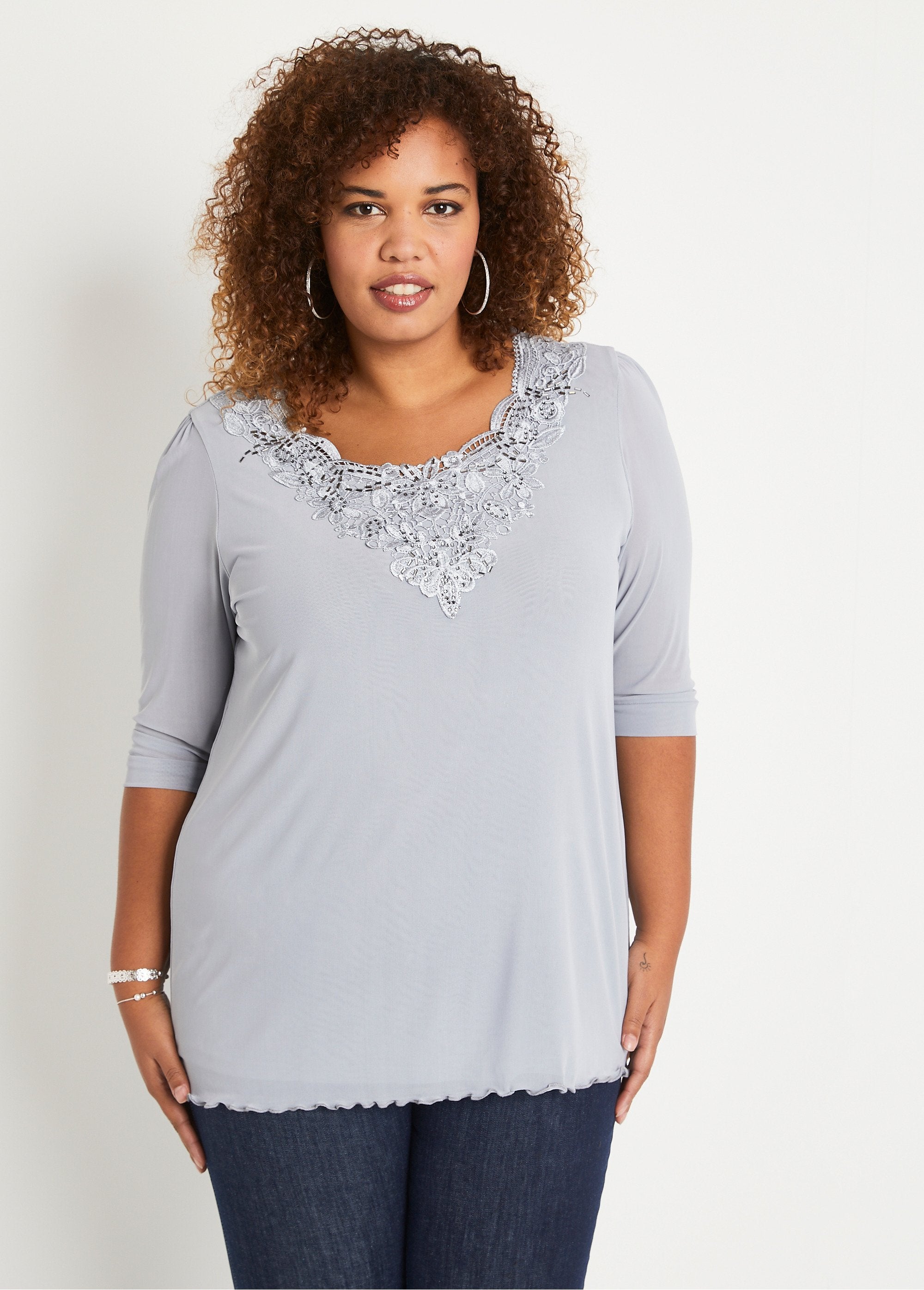 T-shirt_lunga_a_rete_ricamata_Soldi_FA2_curvy