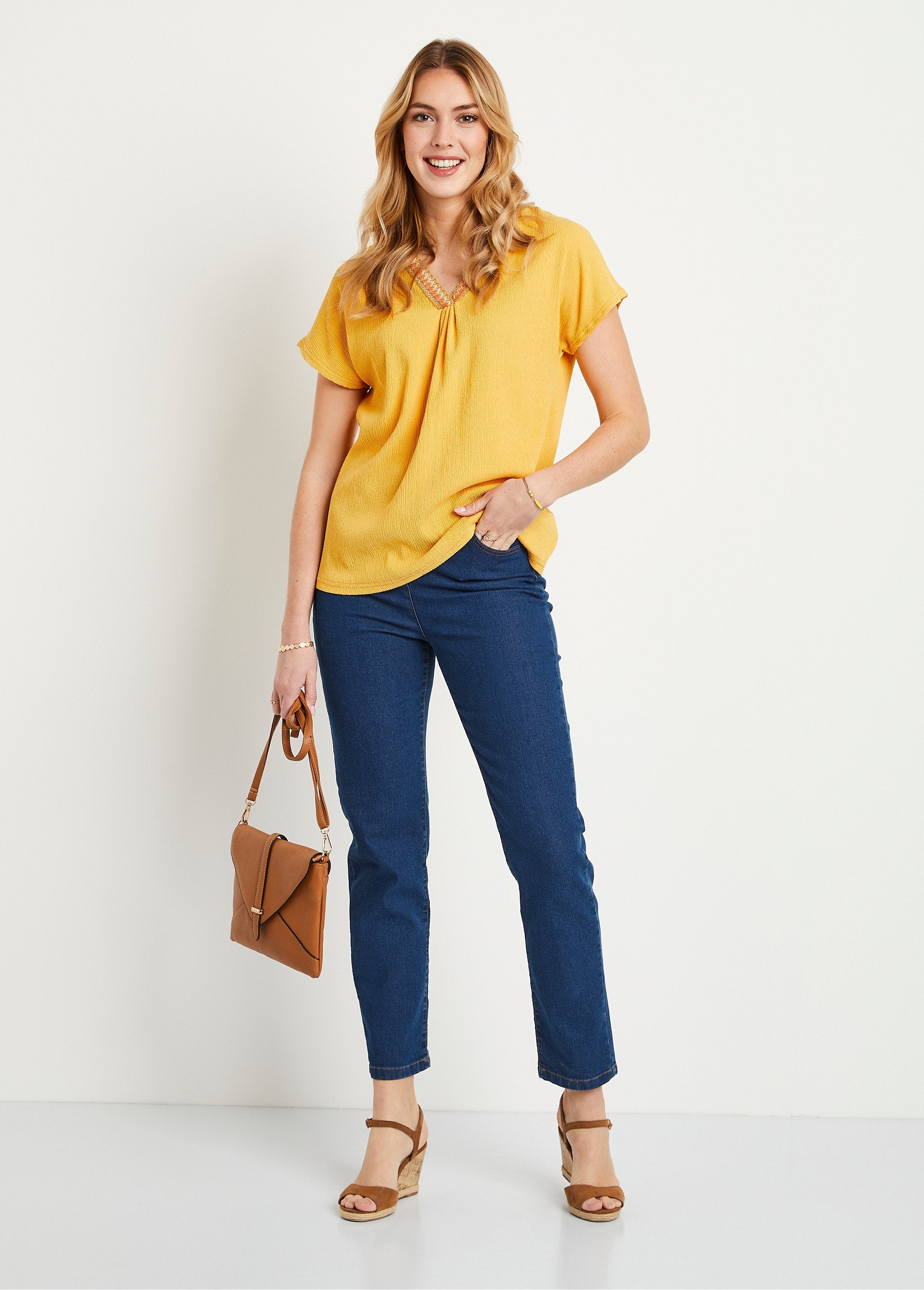 T-shirt_lunga_e_sciolta_con_ricamo_in_tinta_unita_Zafferano_SF1_slim