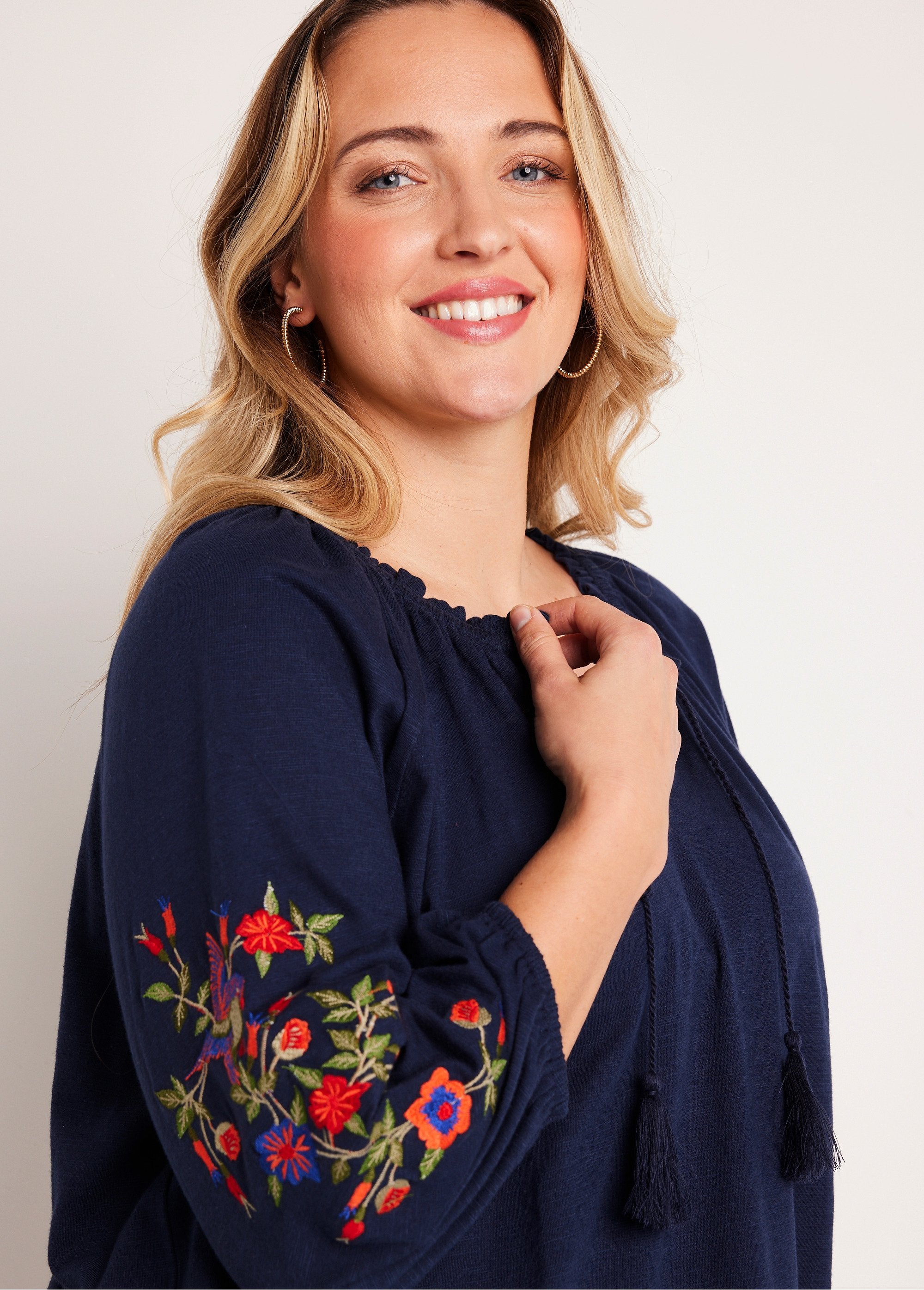 T-shirt_lunga_ricamata,_maniche_a_3/4_Marino_DE1_curvy