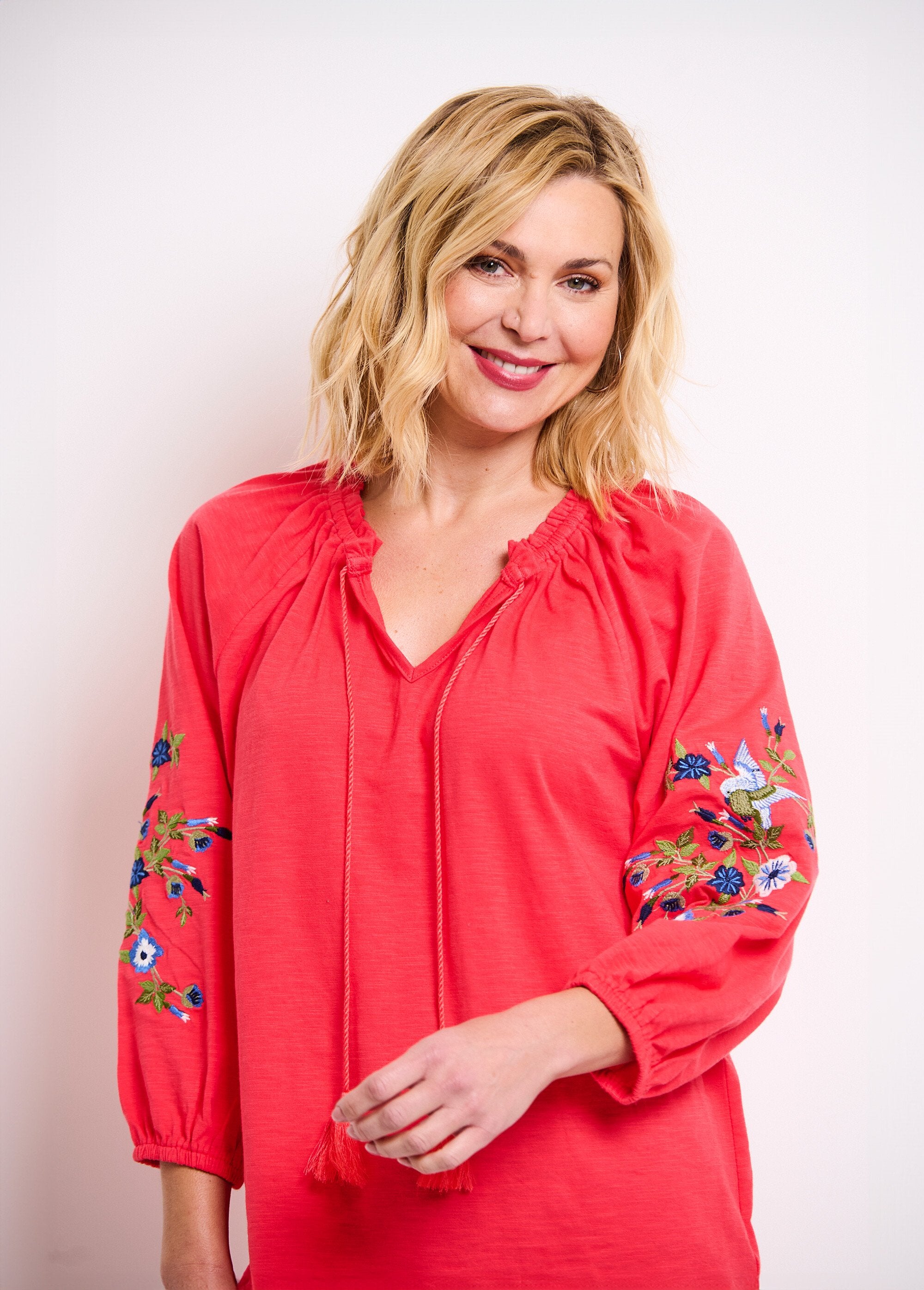 T-shirt_lunga_ricamata,_maniche_a_3/4_Capucine_DE1_slim