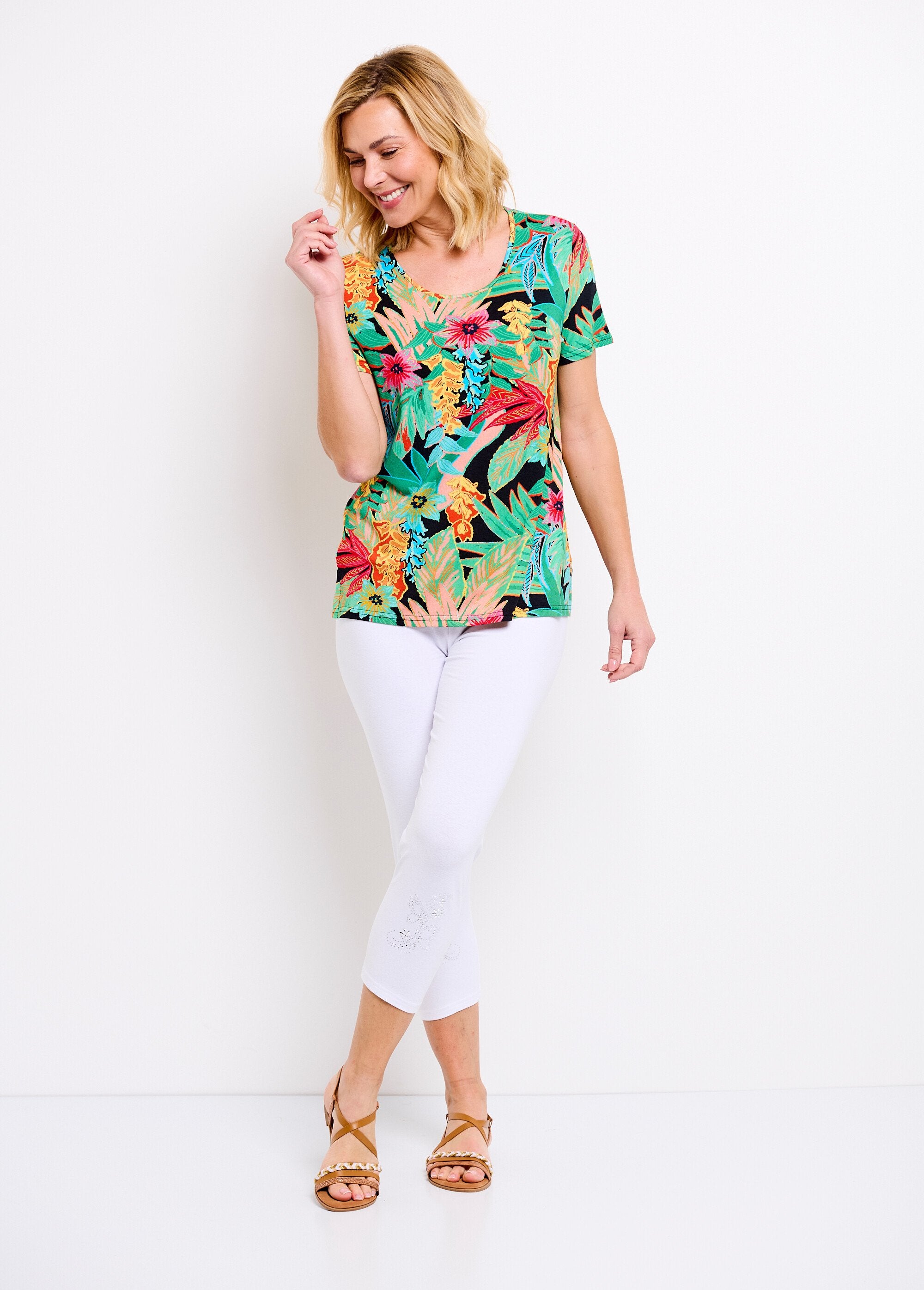 T-shirt_lunga_con_scollo_rotondo_e_stampa_esotica,_maniche_corte_Fond_noir_SF1_slim