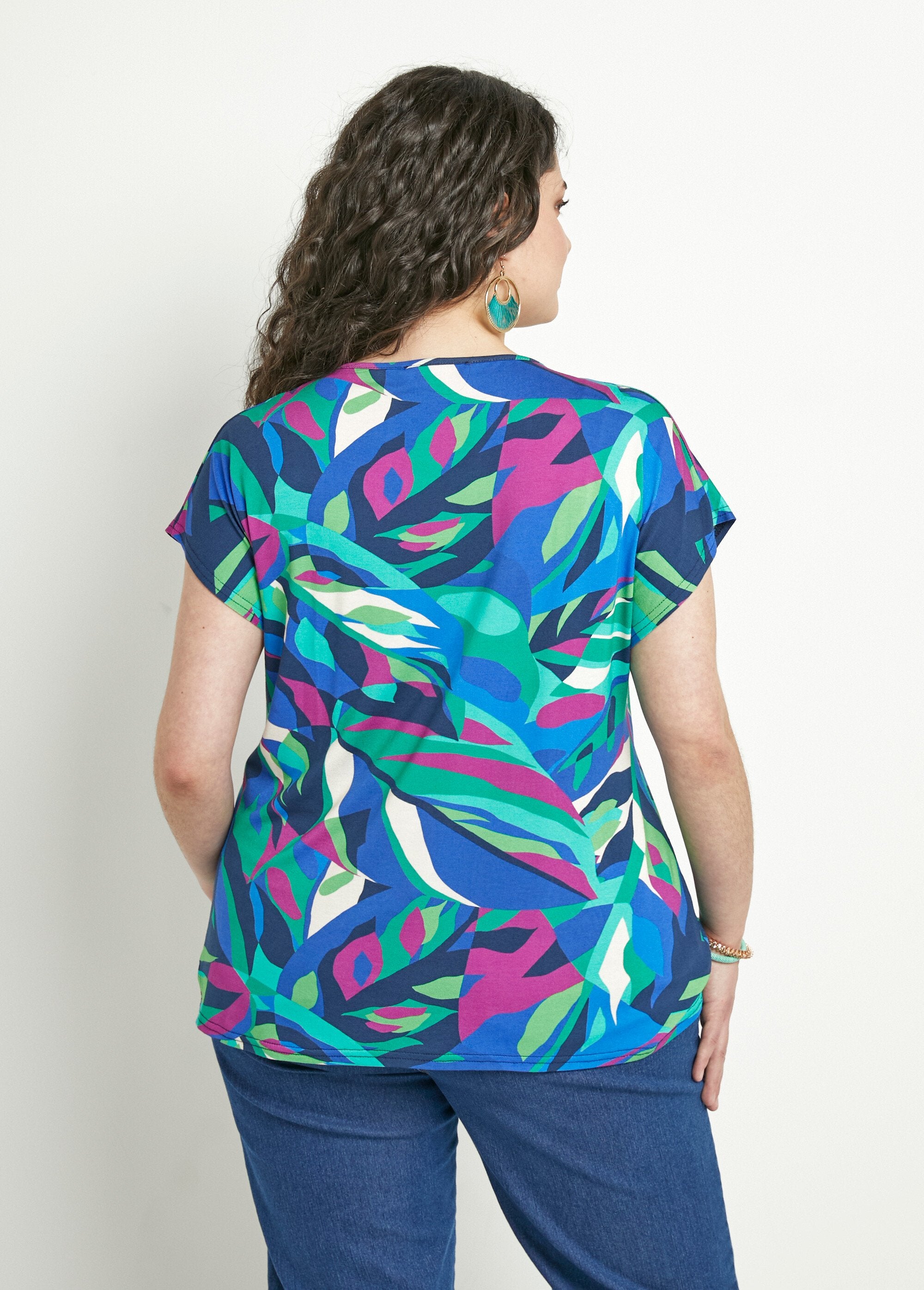 T-shirt_lunga_a_collo_tondo,_a_tinta_unita_o_stampata,_a_maniche_corte_Multicolore_DO1_curvy