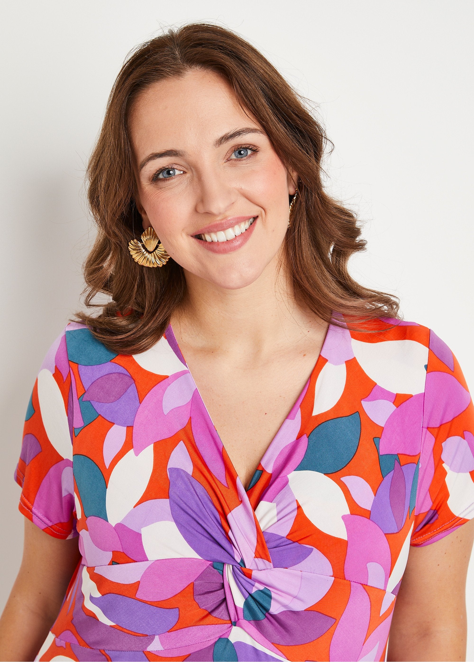 Maglietta_lunga_svasata_e_drappeggiata_stampata_Arancione_e_viola_DE1_curvy