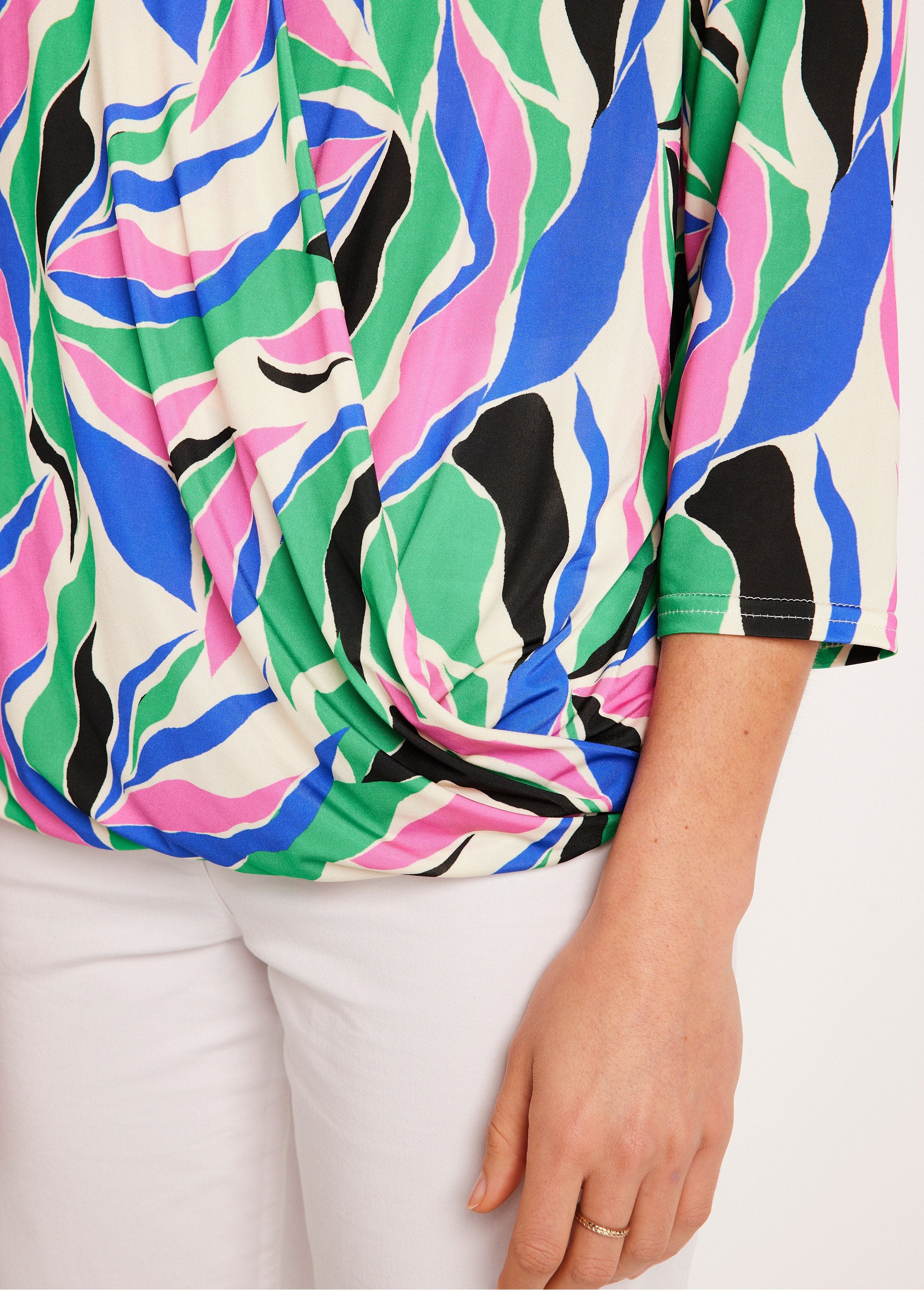 Maglietta_grafica_lunga_Blu_e_rosa_DE2_slim