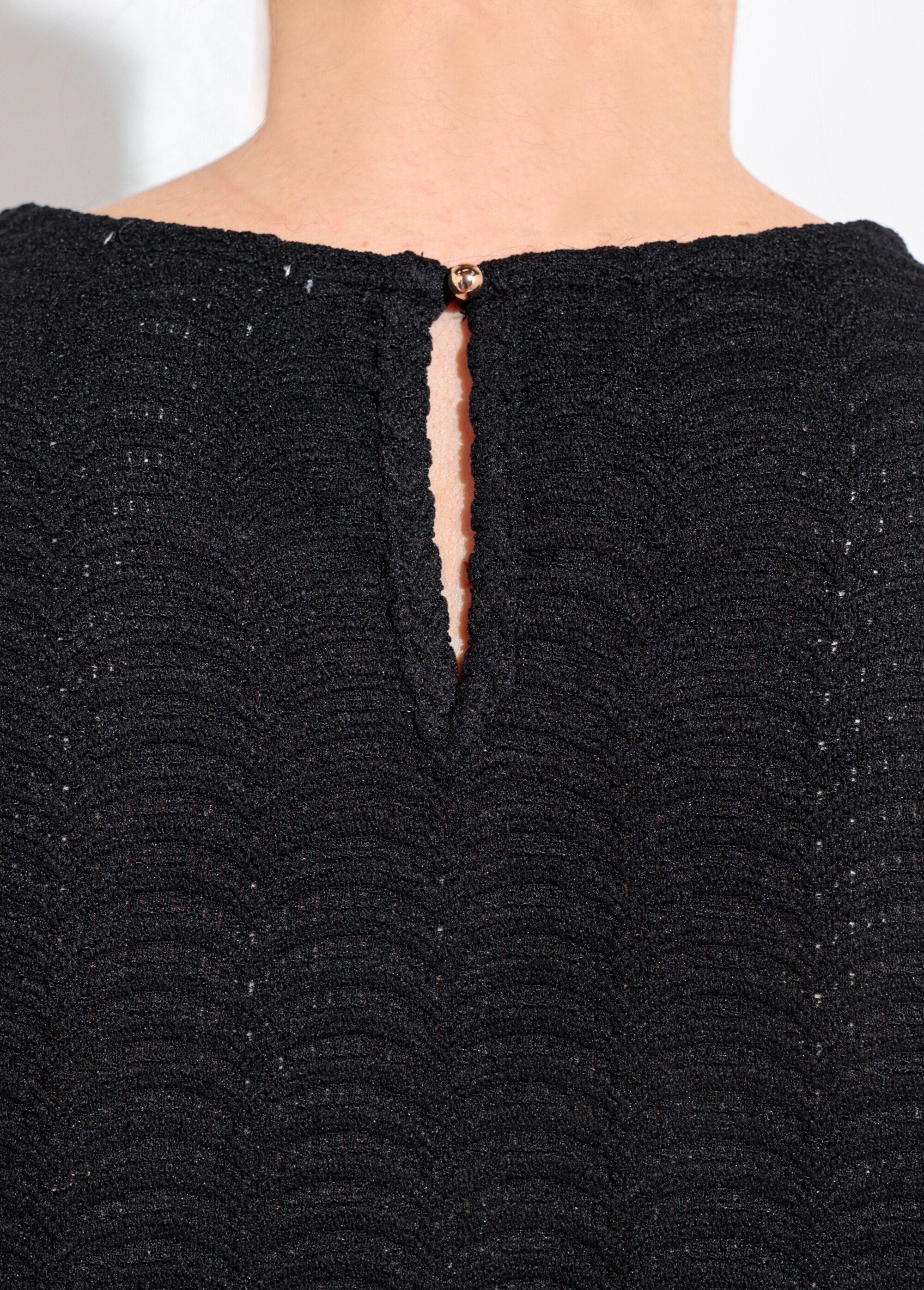 T-shirt_lavorata_a_maglia_con_motivo_a_squame_Noir_DE3_slim