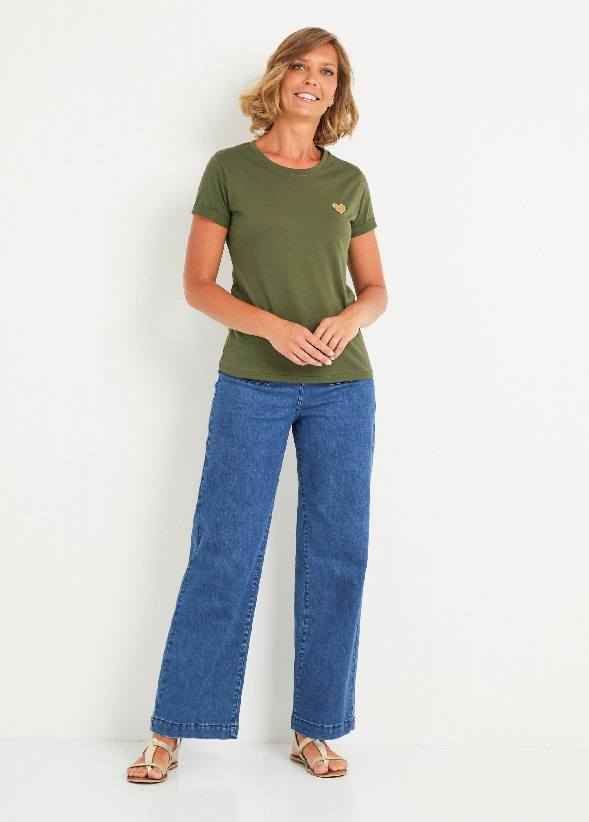 T-shirt_con_scollo_rotondo_e_ricamo_a_cuore_sul_petto_Kaki_SF1_slim