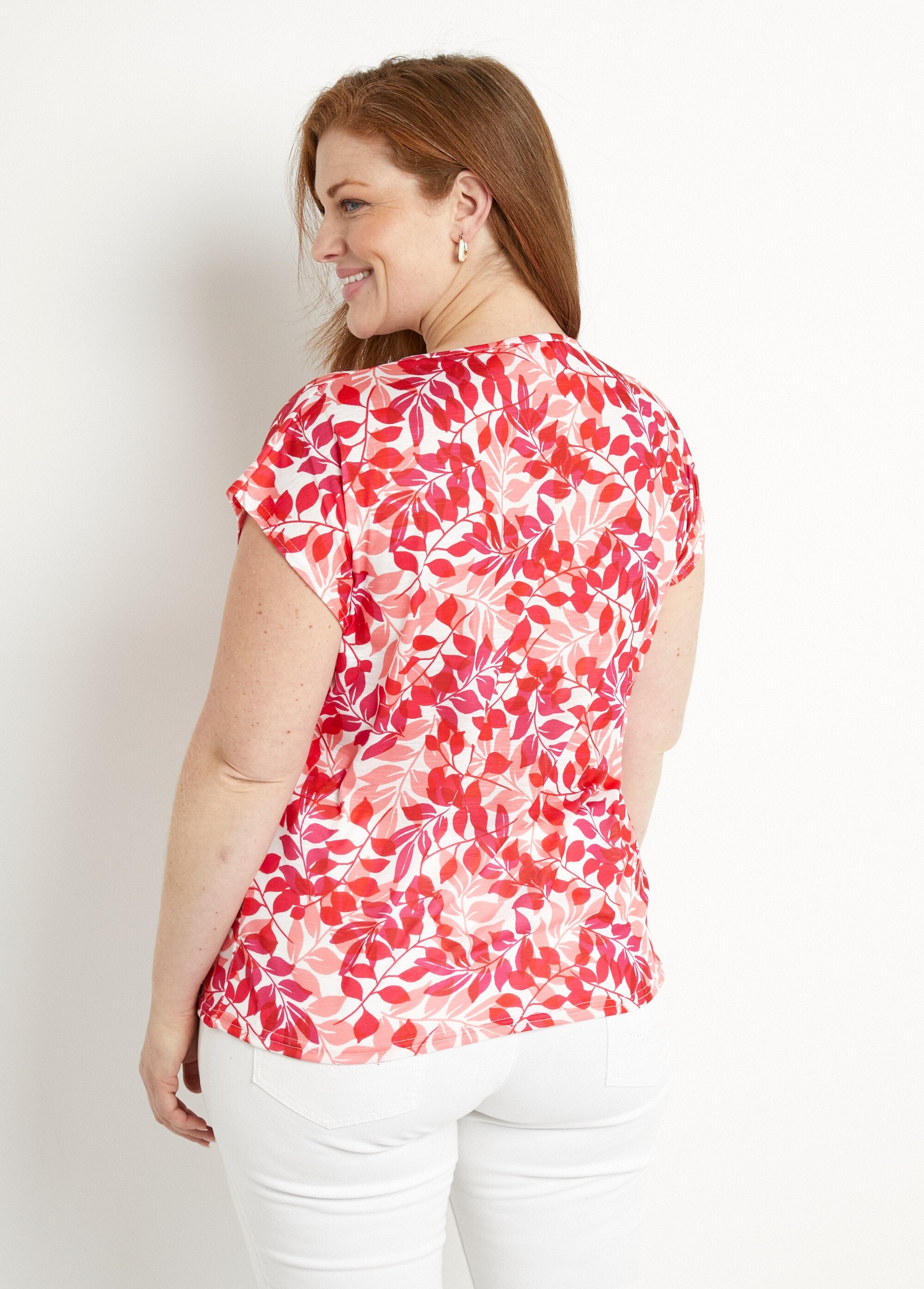 T-shirt_a_maniche_corte_con_scollo_rotondo_e_stampa_di_fogliame_Rouge_et_rose_DO1_curvy