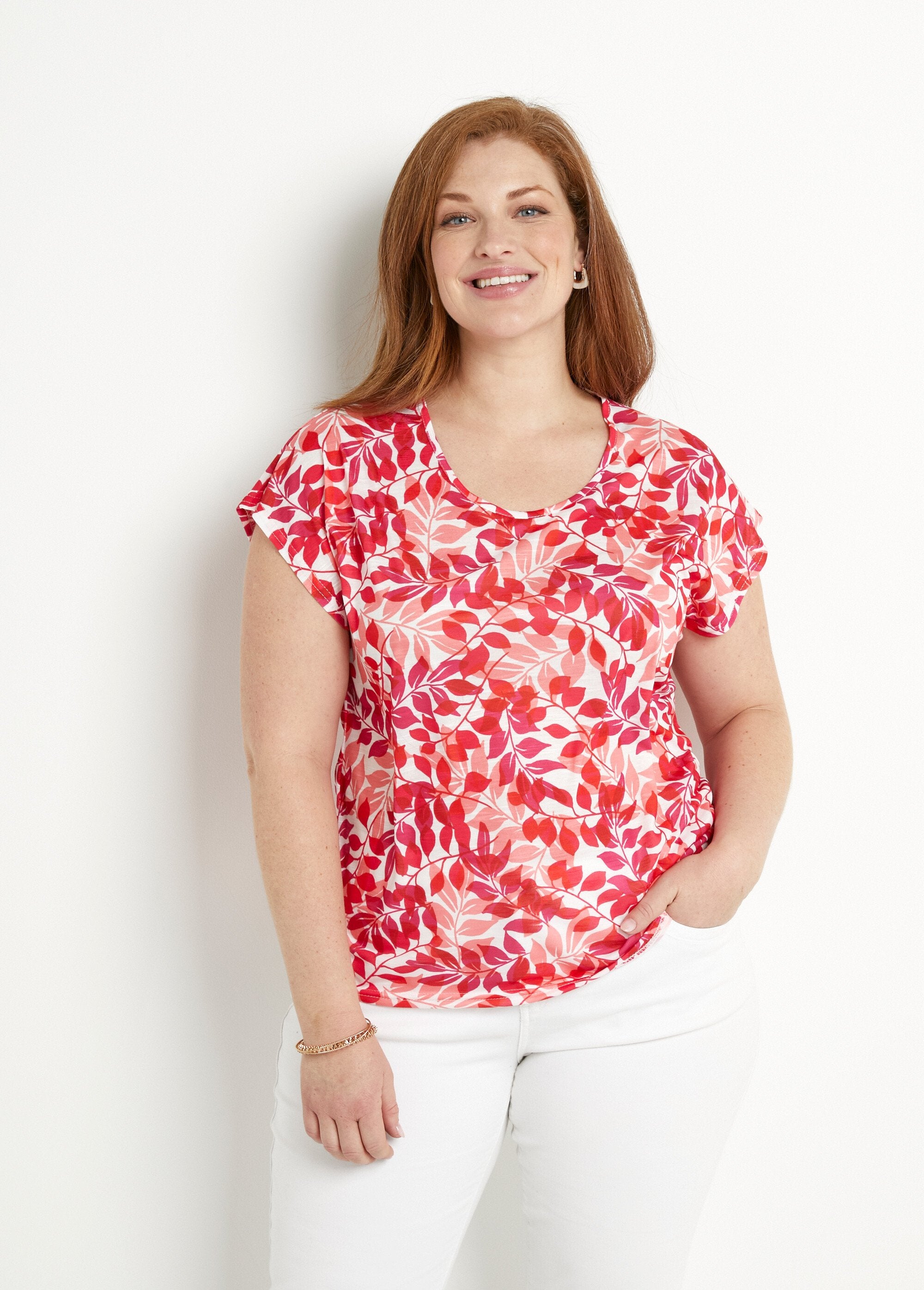 T-shirt_a_maniche_corte_con_scollo_rotondo_e_stampa_di_fogliame_Rouge_et_rose_FA1_curvy