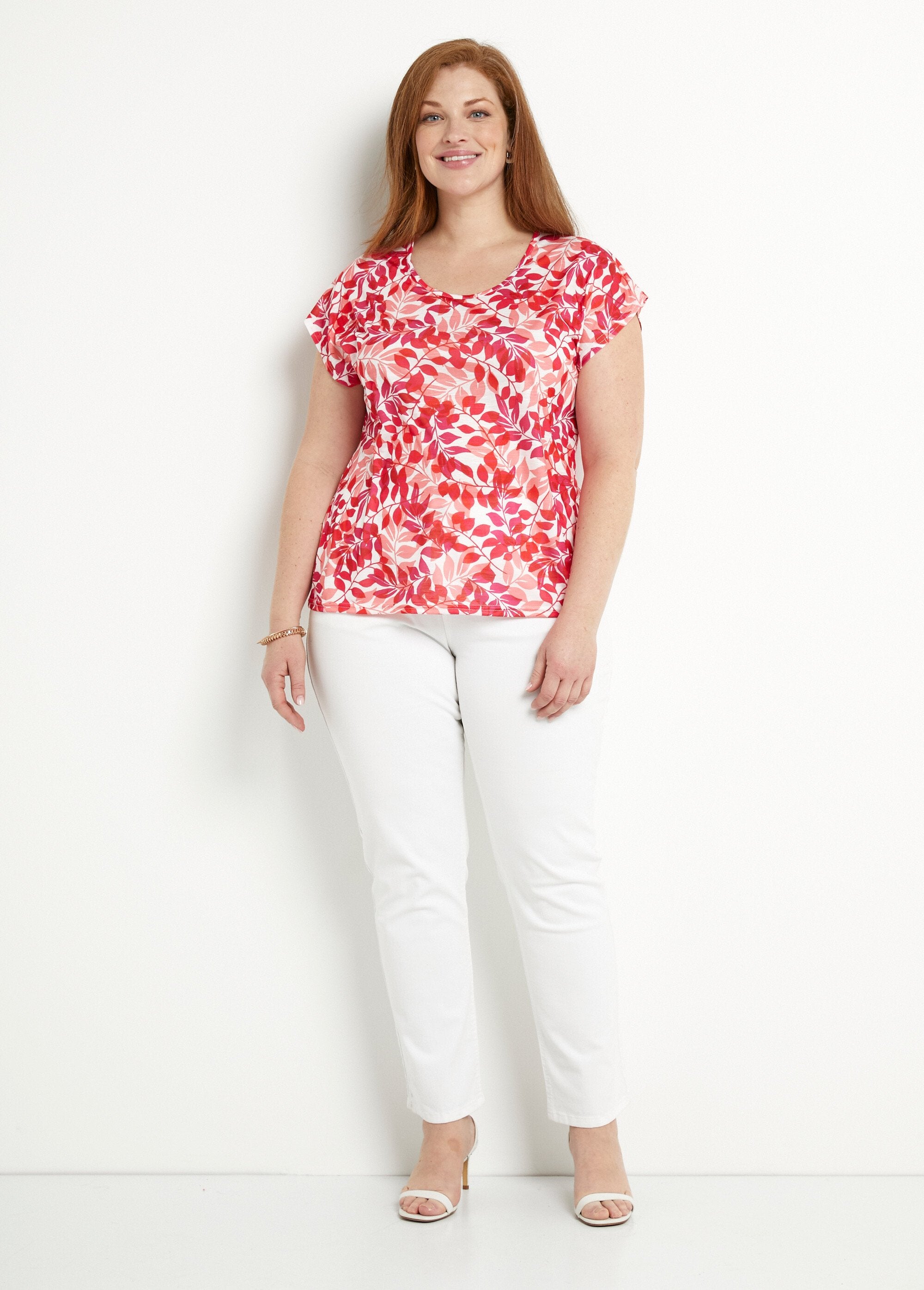 T-shirt_a_maniche_corte_con_scollo_rotondo_e_stampa_di_fogliame_Rouge_et_rose_SF1_curvy