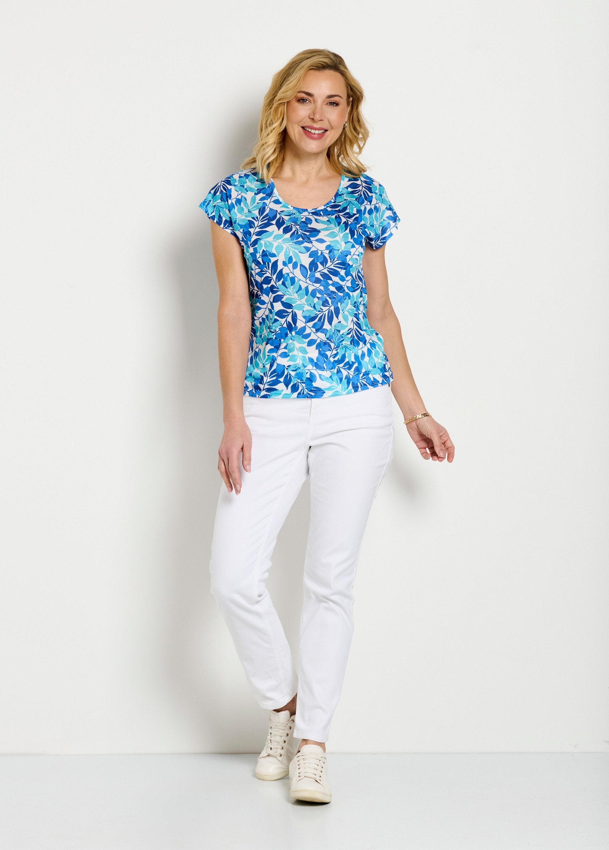 T-shirt_a_maniche_corte_con_scollo_rotondo_e_stampa_di_fogliame_Bleu_et_aqua_SF1_slim