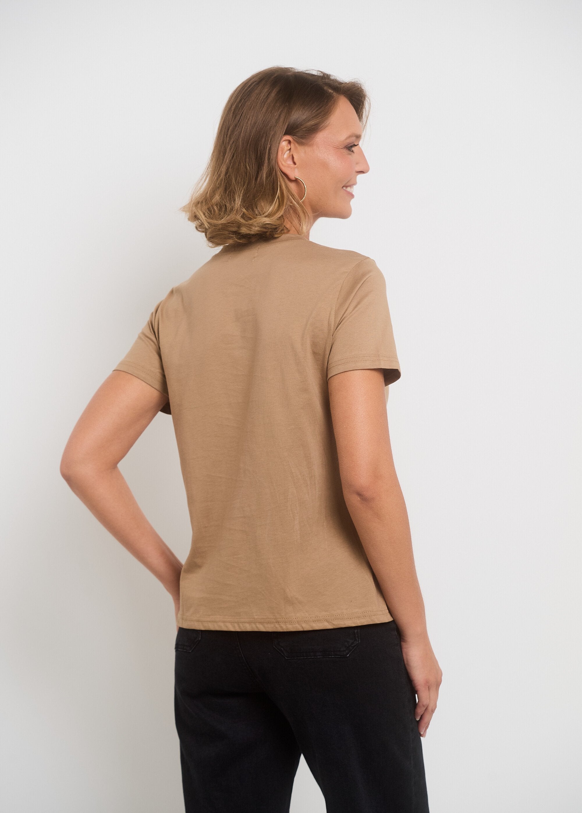 T-shirt_a_maniche_corte_con_messaggio_"Madame_Camel_DO1_slim
