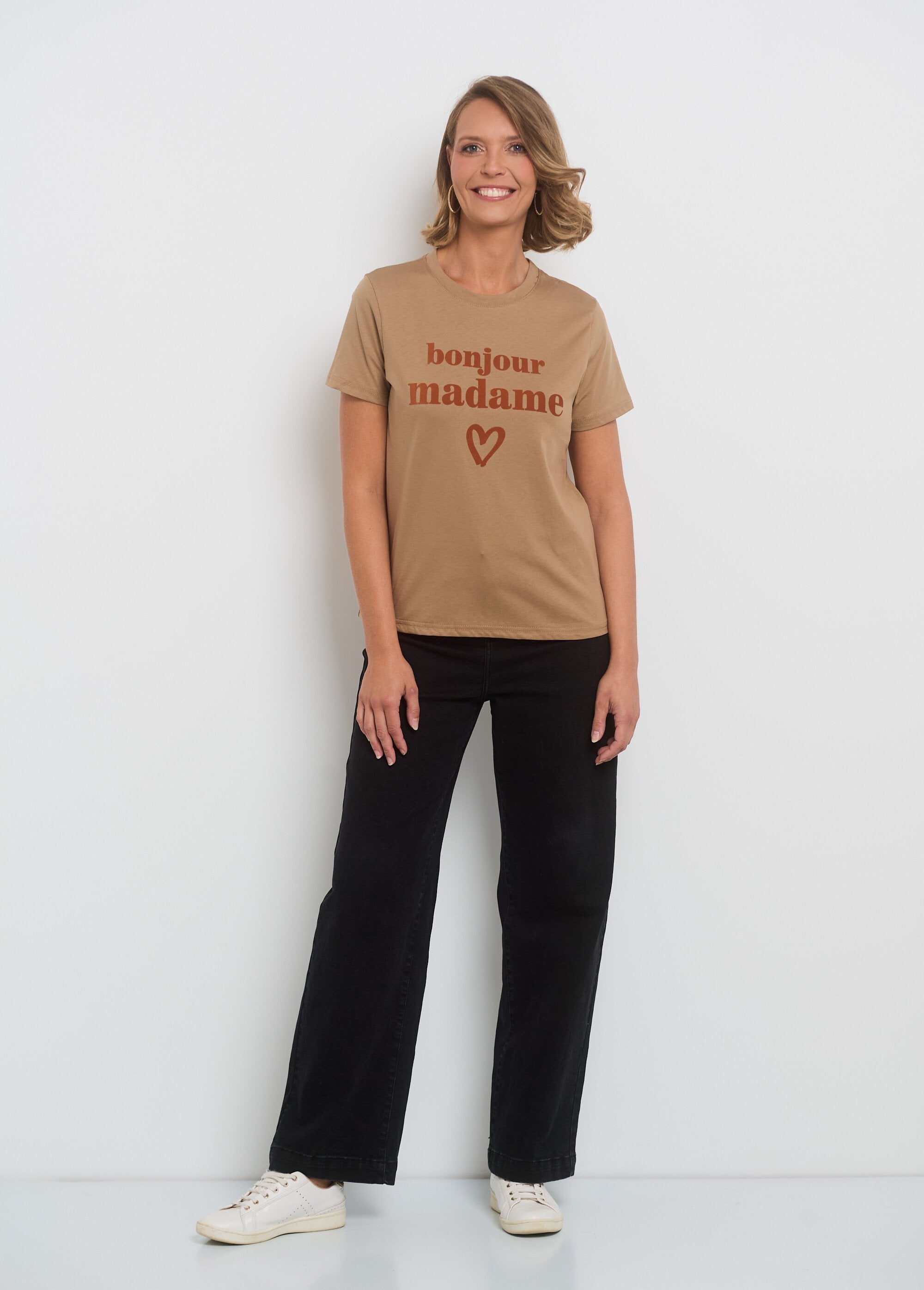 T-shirt_a_maniche_corte_con_messaggio_"Madame_Camel_SF1_slim