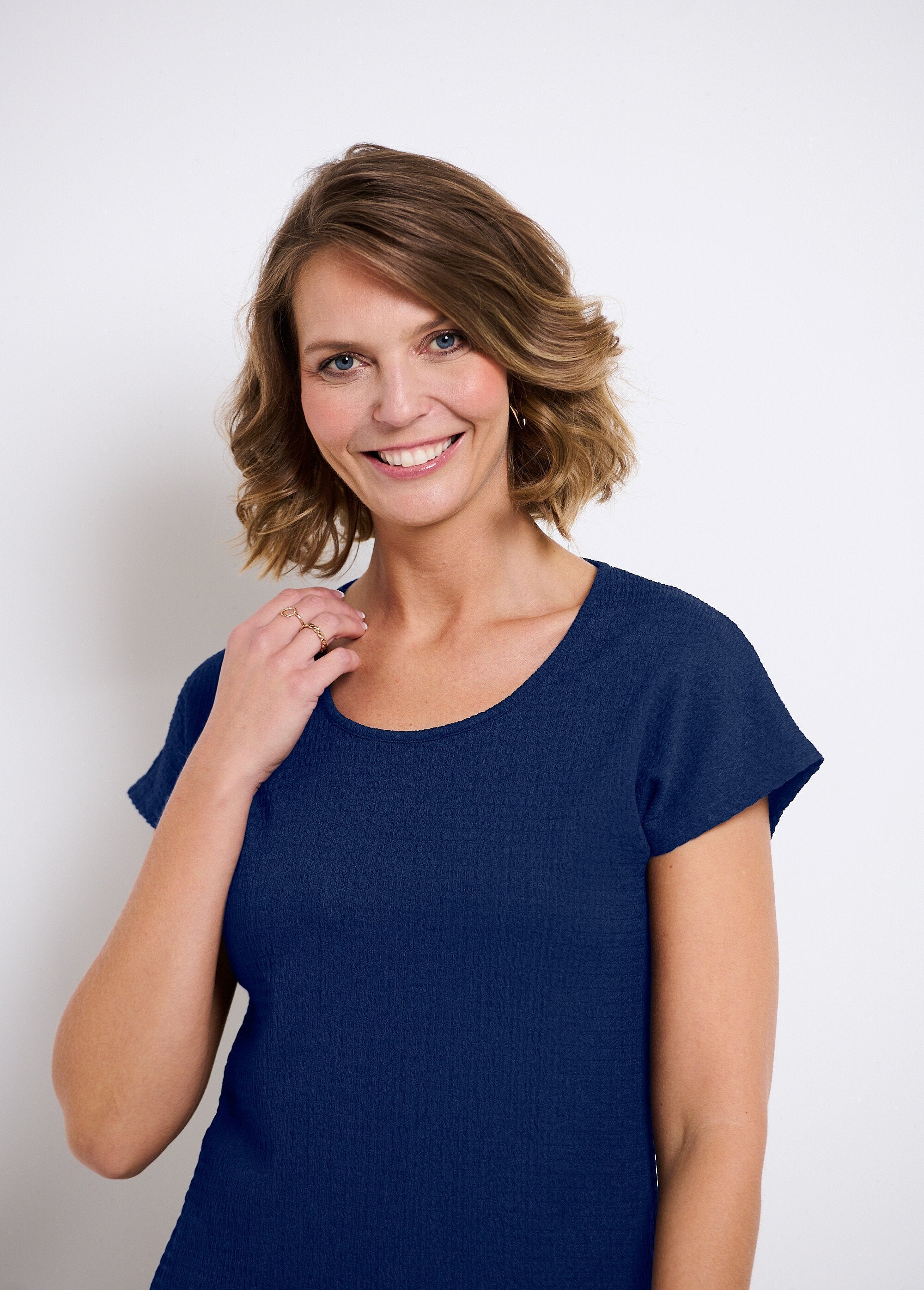 T-shirt_a_maniche_corte_a_tinta_unita_o_con_stampa_floreale_Uni_marine_DE1_slim