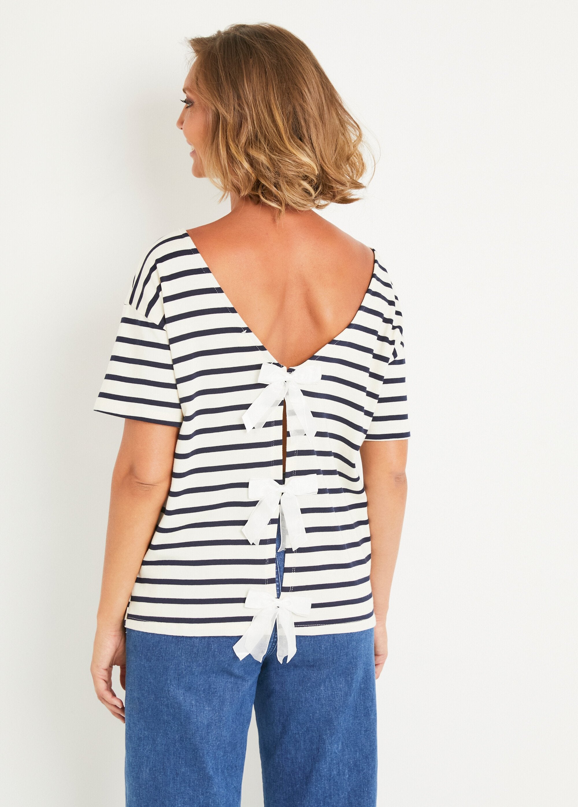 T-shirt_navy_con_scollo_a_V_e_fiocchi_Blanc_raye_bleu_DO1_slim