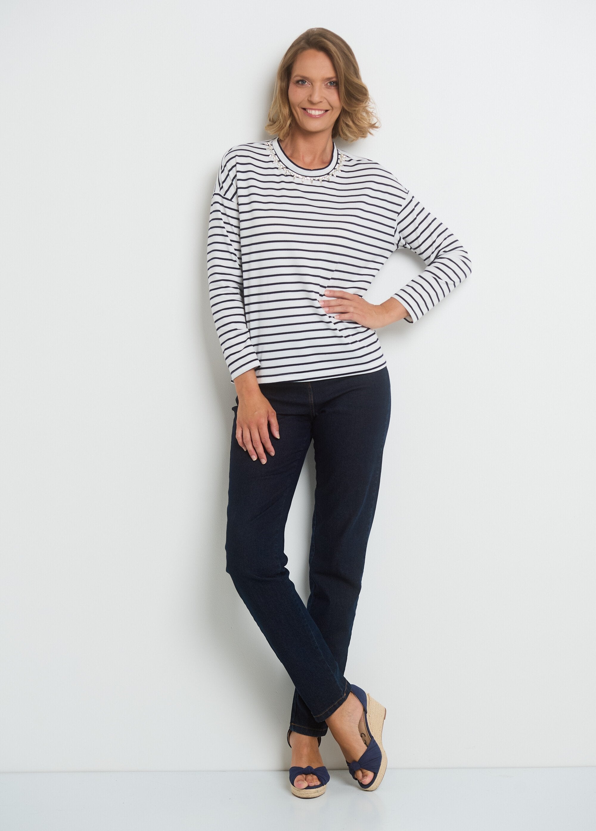 T-shirt_a_righe_con_scollo_in_strass_Blanc_raye_SF1_slim