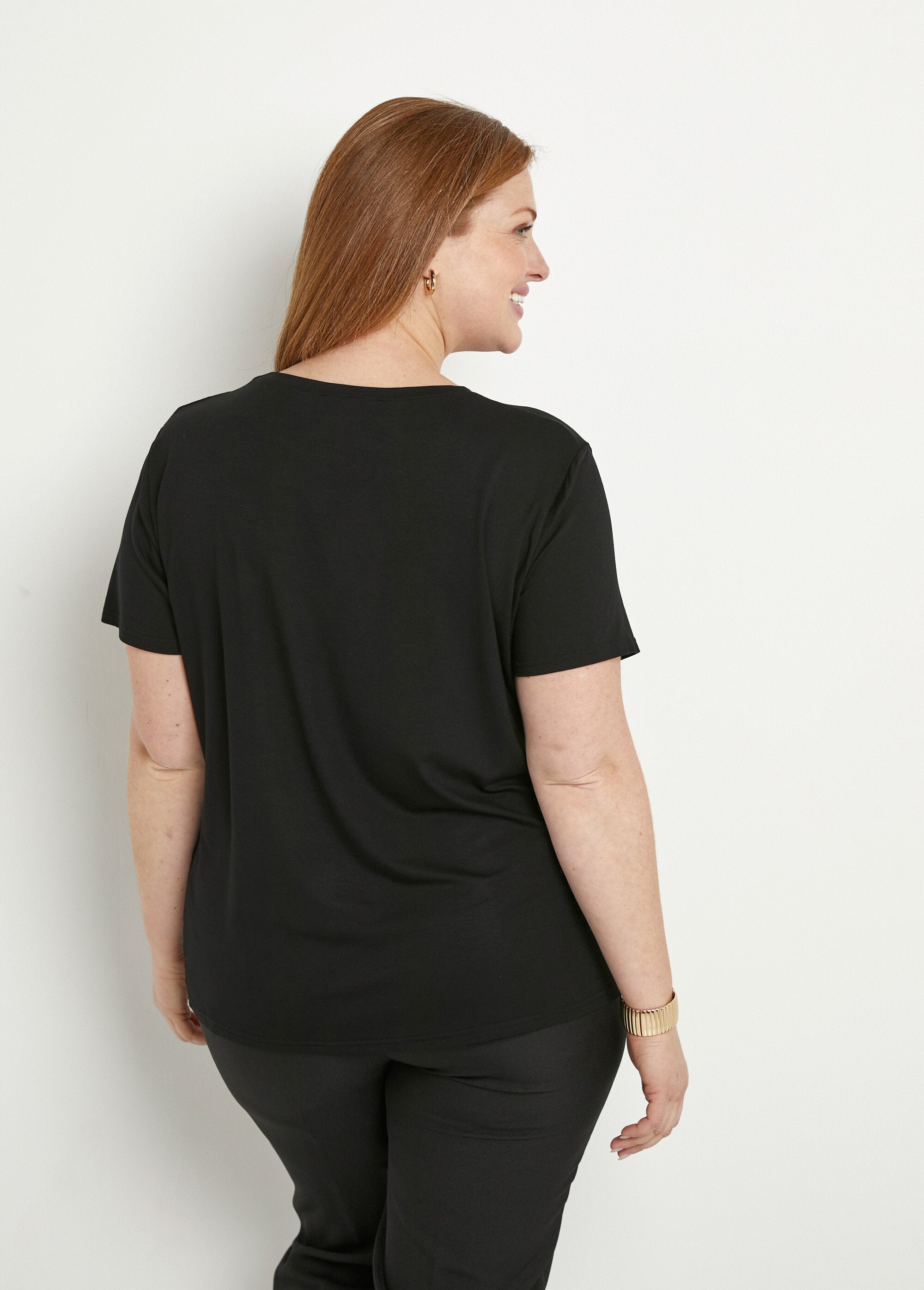 T-shirt_a_tinta_unita_con_strass,_maniche_corte_a_girocollo_Noir_DO1_curvy