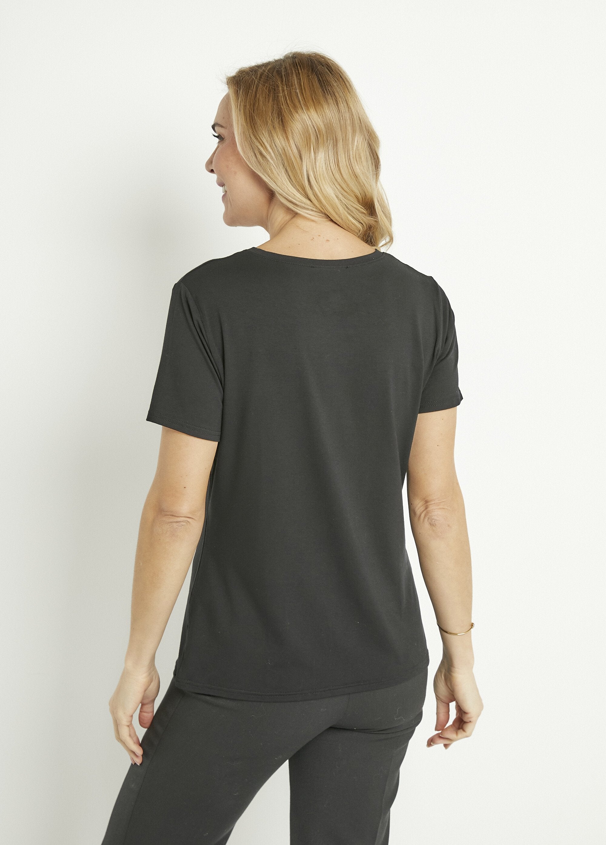 T-shirt_a_tinta_unita_con_strass,_maniche_corte_a_girocollo_Noir_DO1_slim