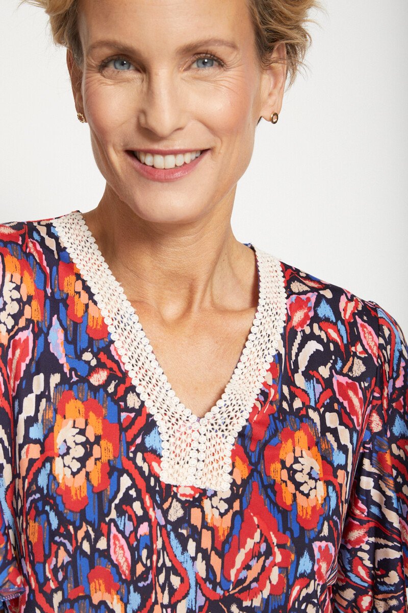 T-shirt_cropped_dalla_vestibilità_ampia_con_finitura_macramé_Bleu_et_rouge_DE1_slim