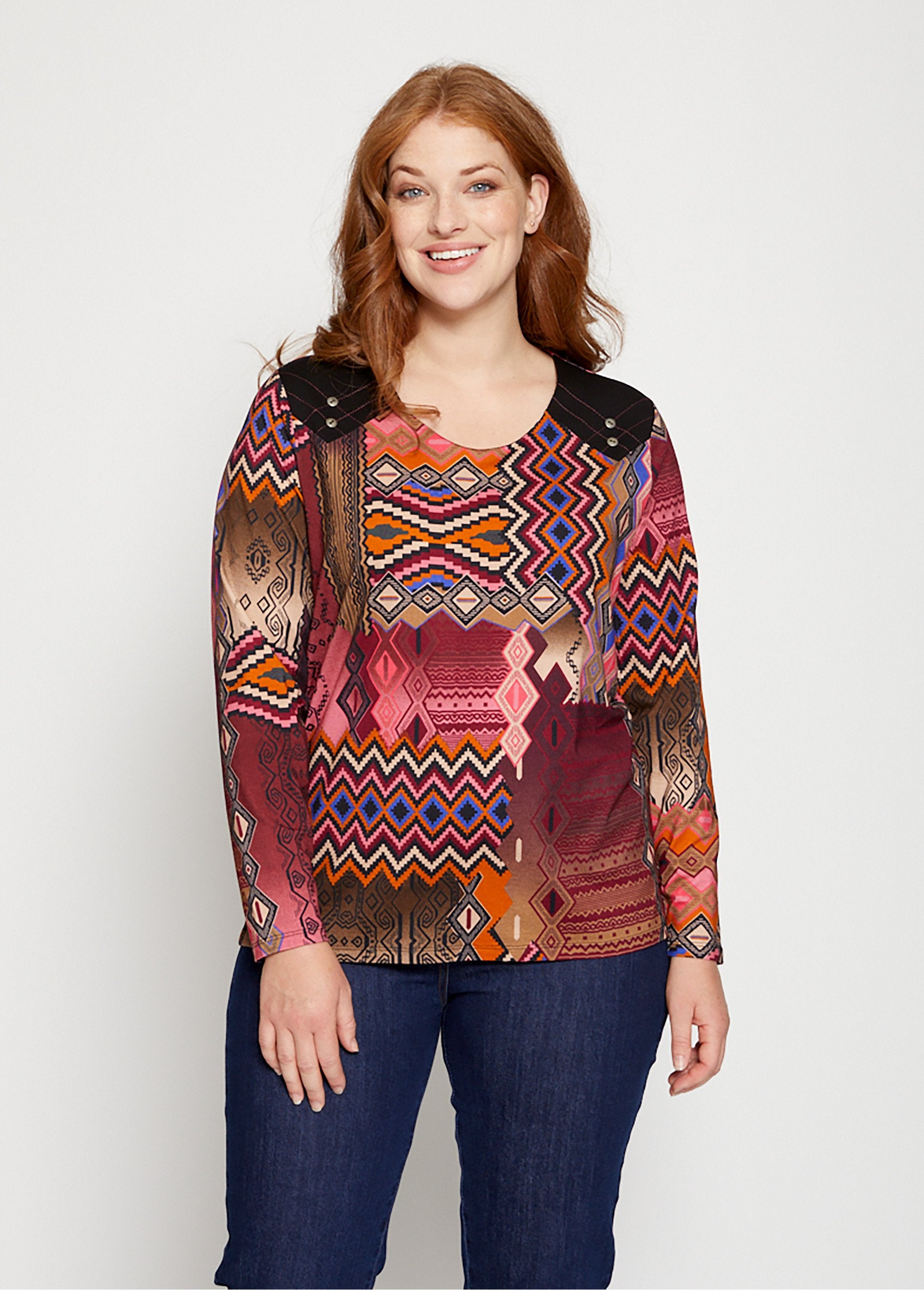 T-shirt_lunga_stampata_in_maglia_elastica_Nero_e_prugna_FA1_curvy