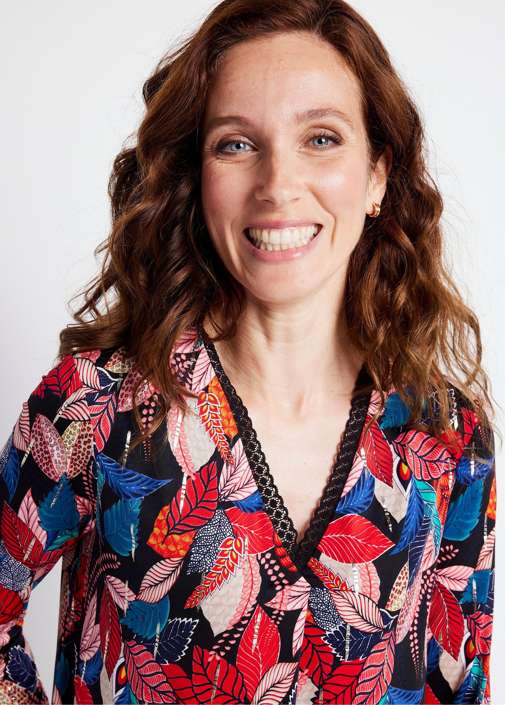 T-shirt_lunga_stampata_con_dettagli_in_pizzo_Multicolore_DE1_slim