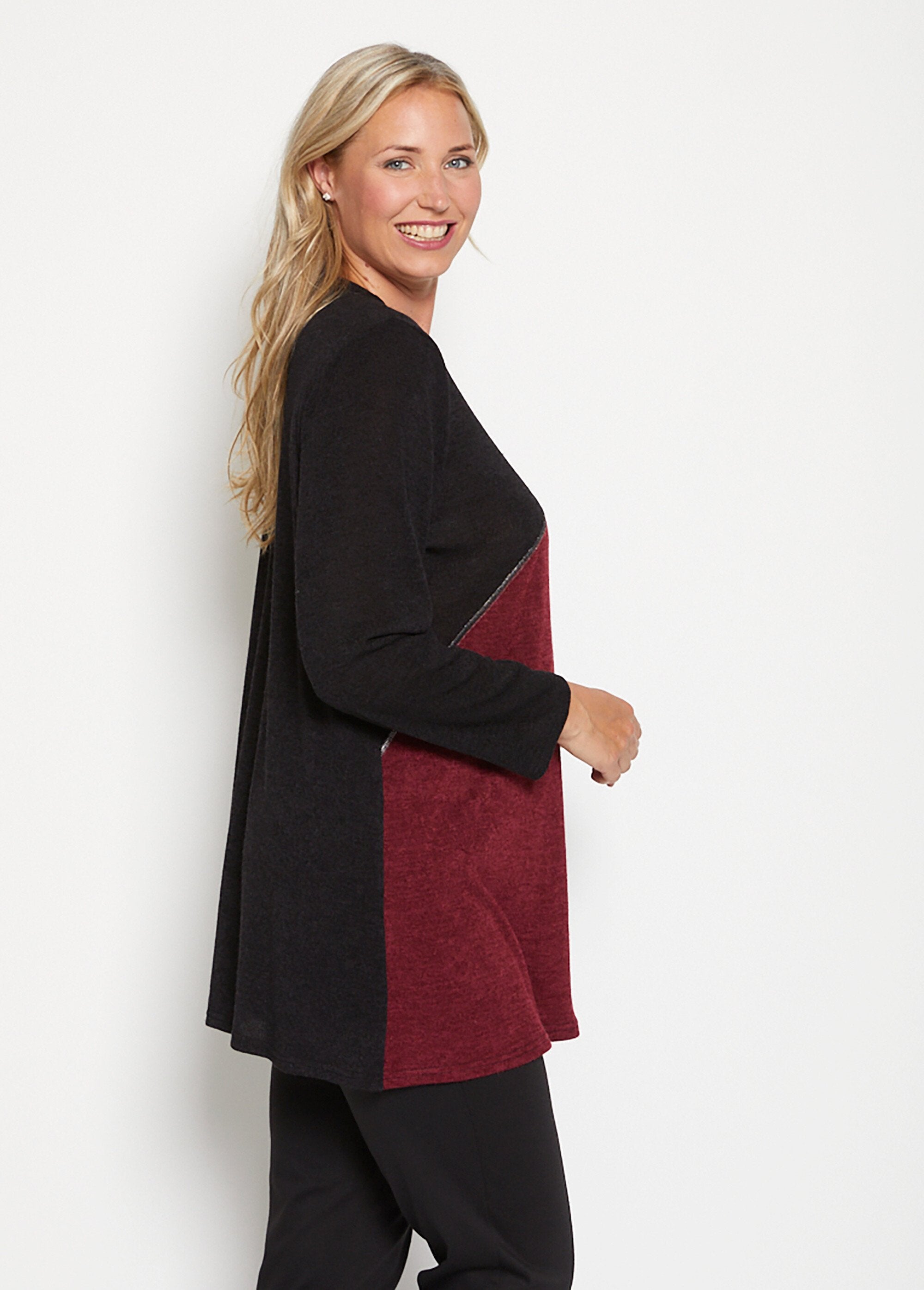 T-shirt_lunga_floreale_elasticizzata_Noir_et_bordeaux_DR1_curvy