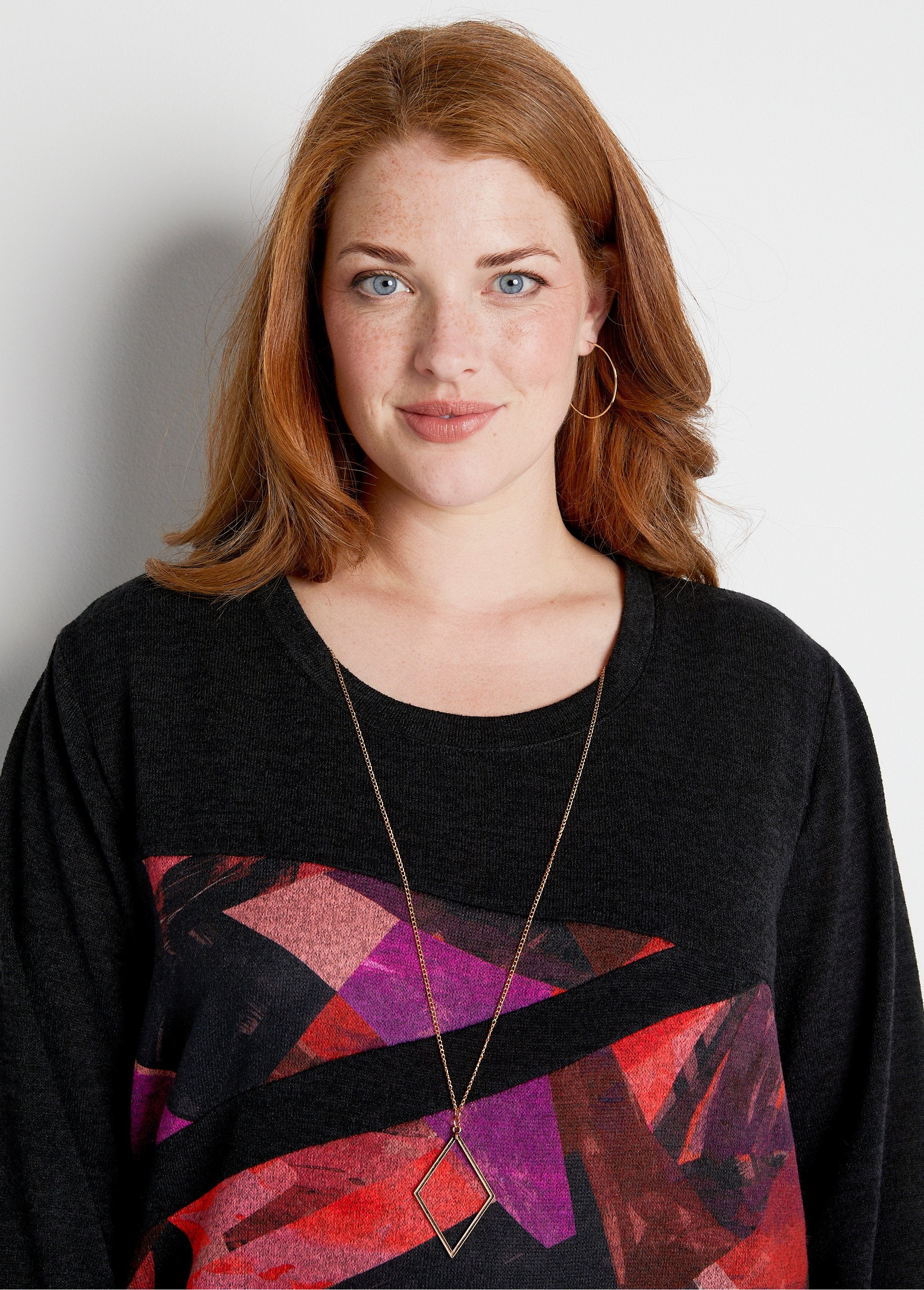 T-shirt_lunga_con_pannelli_asimmetrici_Nero_e_ribes_nero_DE1_curvy