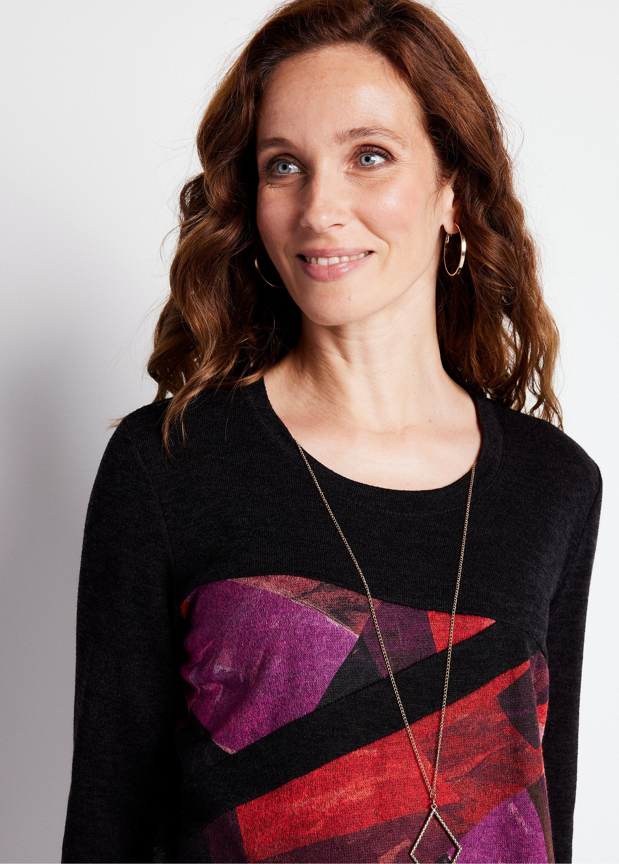 T-shirt_lunga_con_pannelli_asimmetrici_Nero_e_ribes_nero_DE1_slim