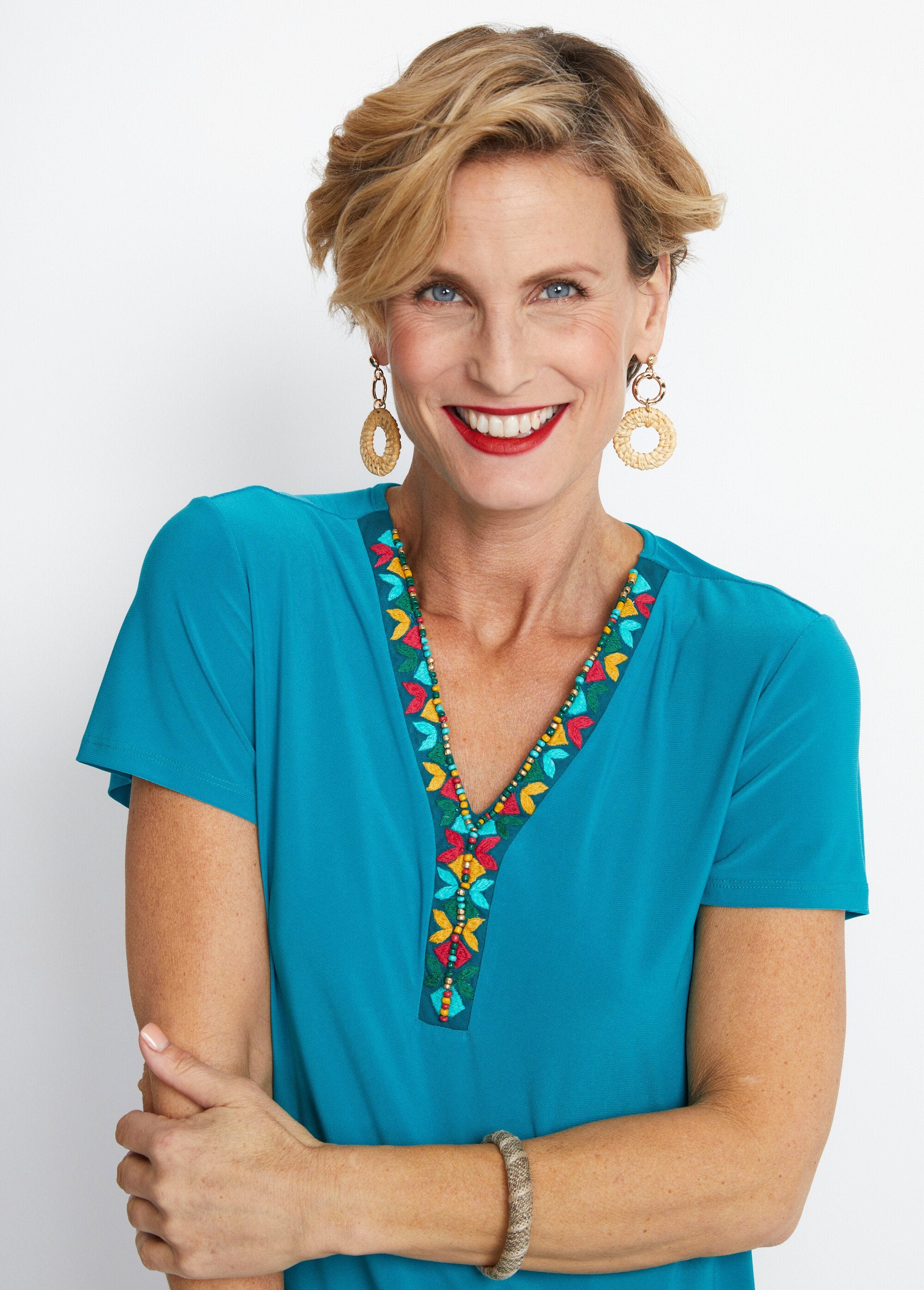 T-shirt_in_maglia_elastica_con_scollo_a_fantasia_Vert_DE1_slim