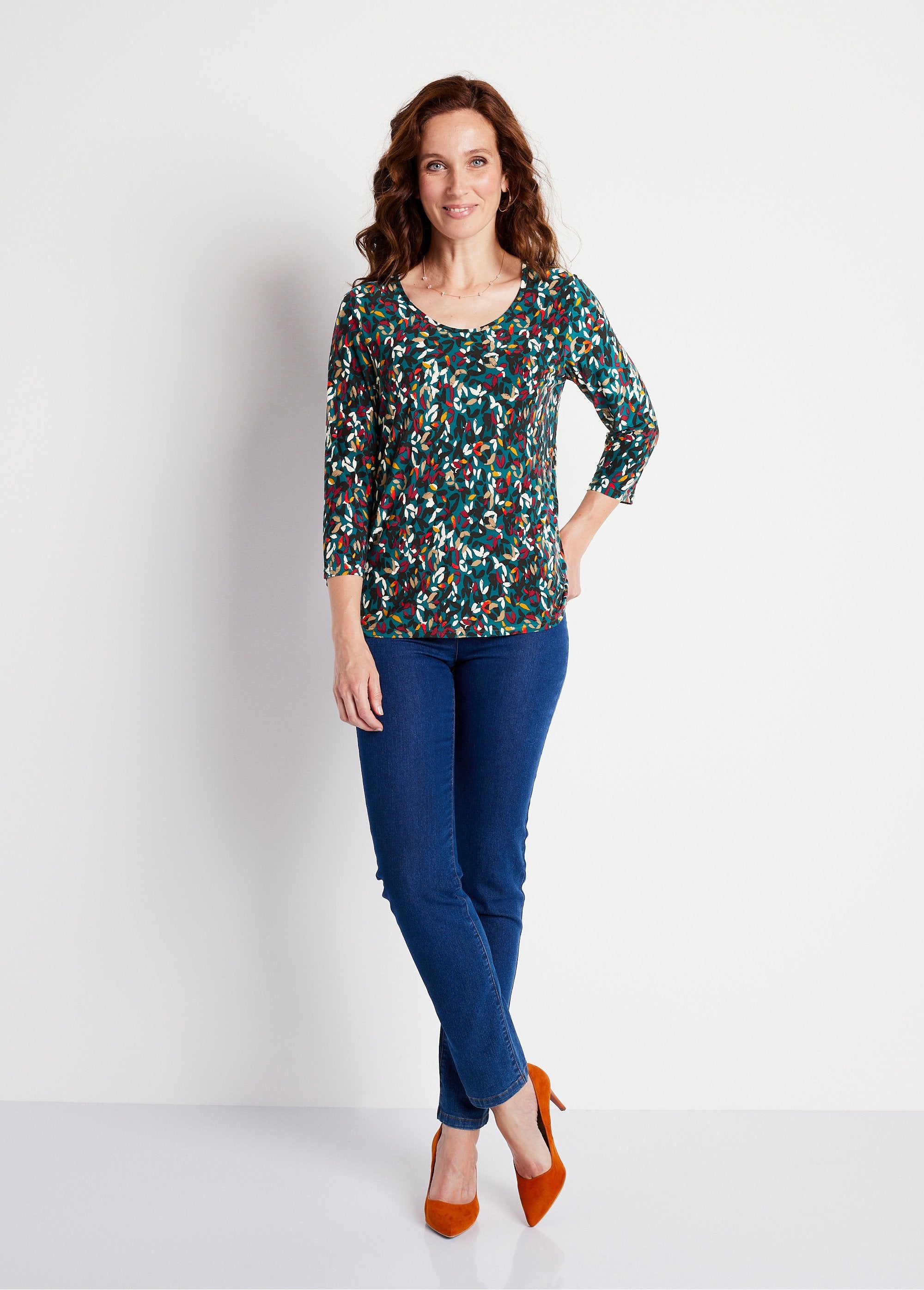 T-shirt_corta,_scollo_rotondo,_maniche_a_3/4,_stampata_Sfondo_di_anatra_SF1_slim