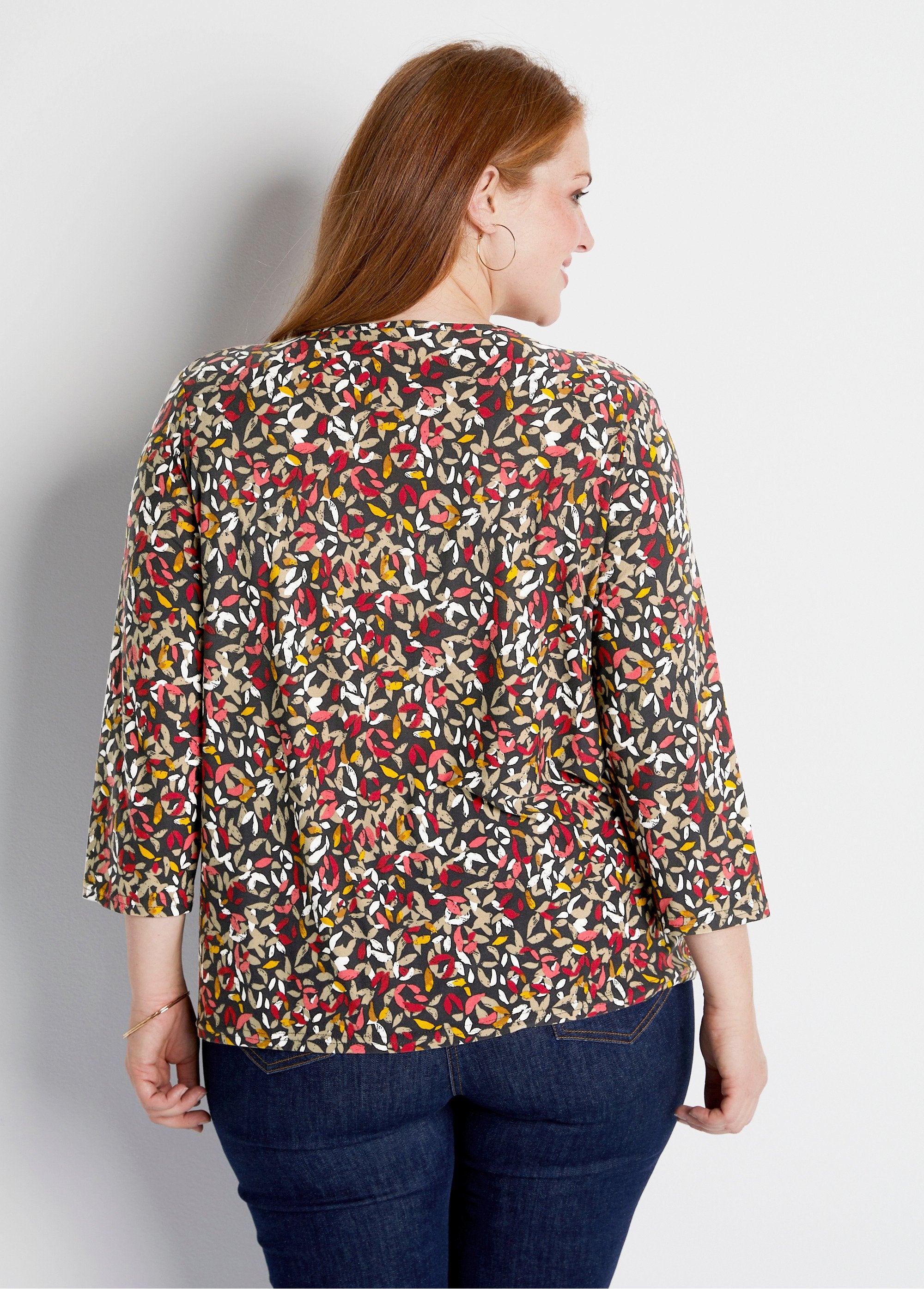 T-shirt_corta,_scollo_rotondo,_maniche_a_3/4,_stampata_Sfondo_nero_DO1_curvy