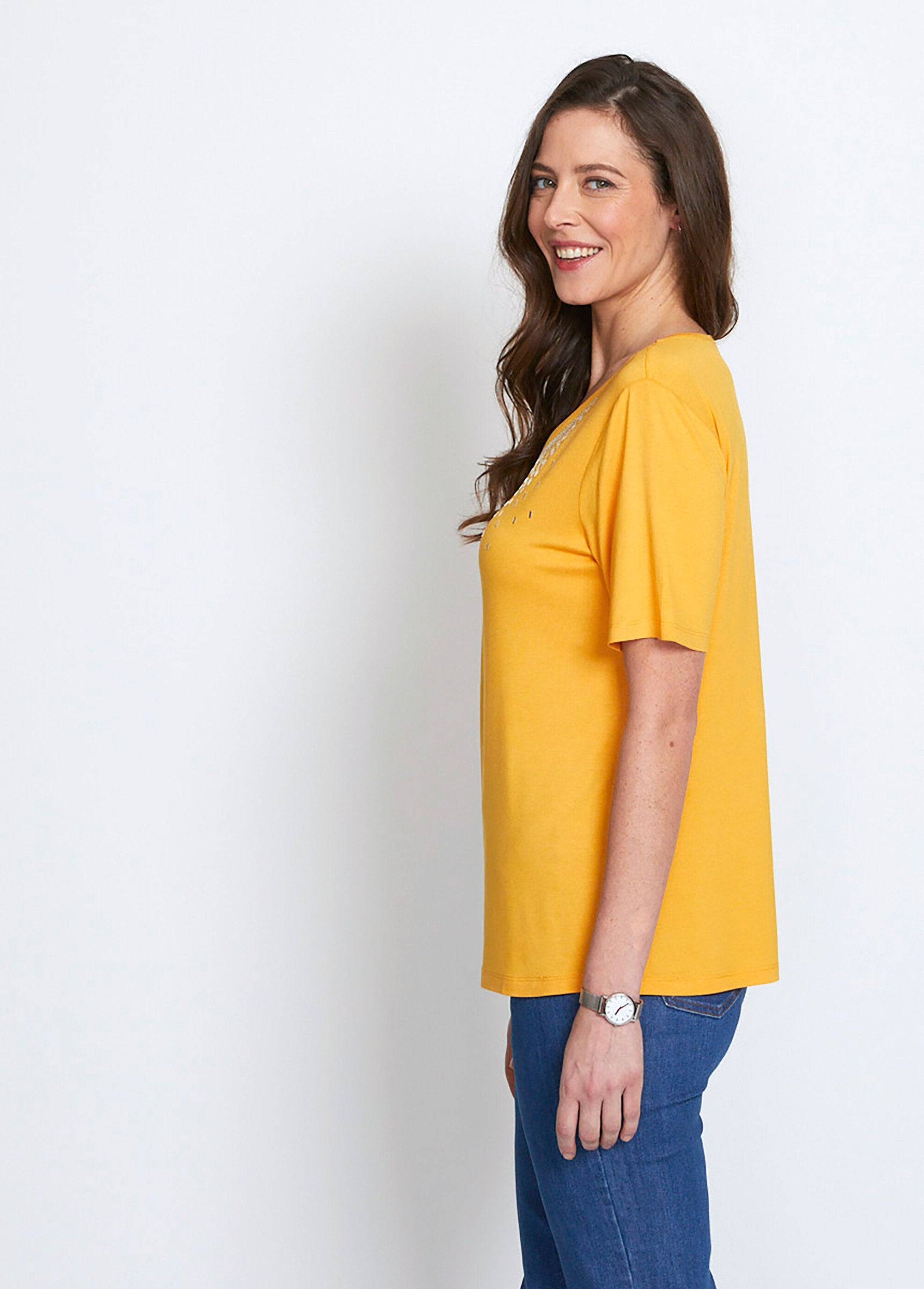 T-shirt_in_jersey_con_borchie_e_strass_Jaune_GA1_slim