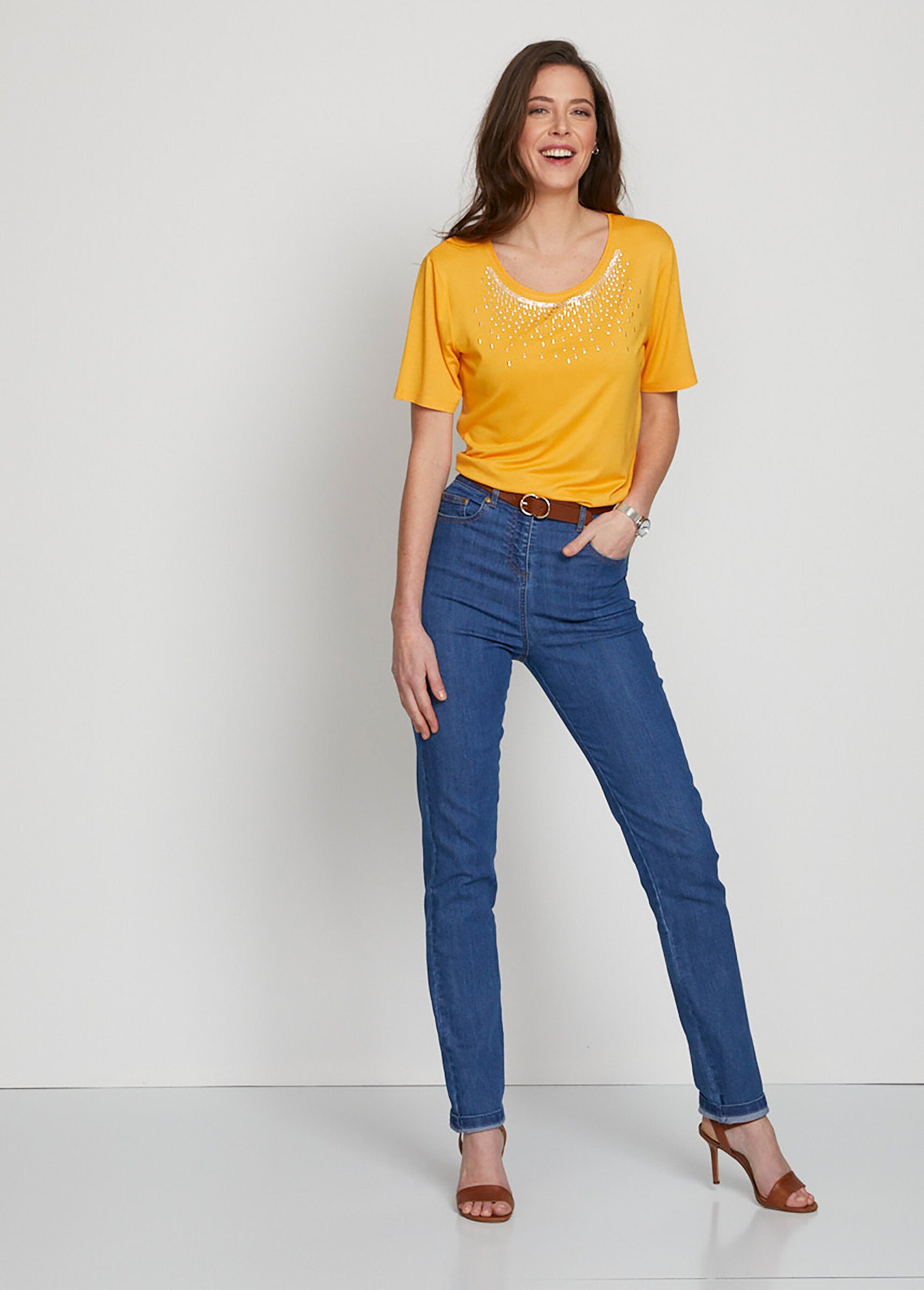 T-shirt_in_jersey_con_borchie_e_strass_Jaune_SF1_slim