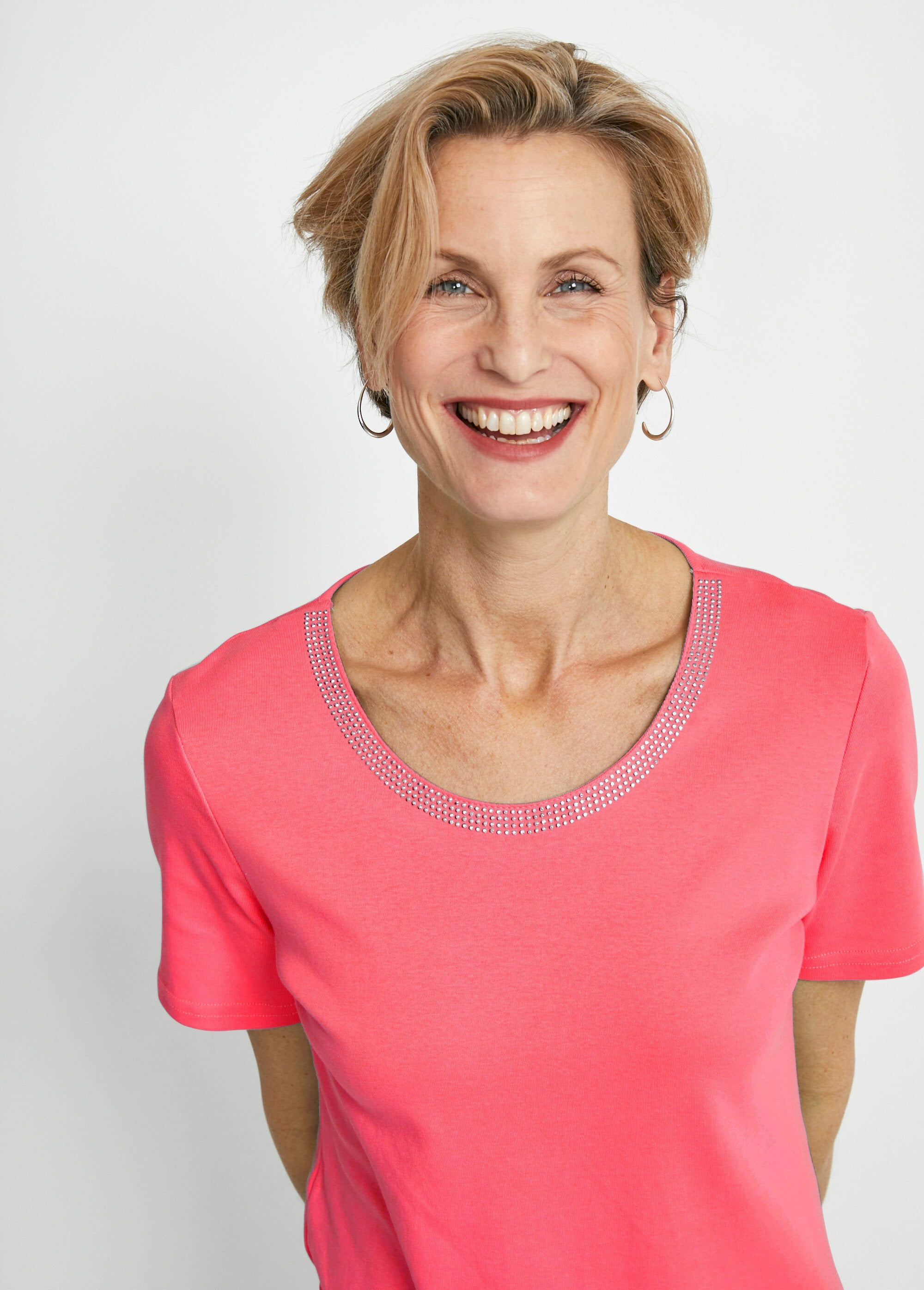 T-shirt_a_maniche_corte_con_borchie_Corail_DE1_slim