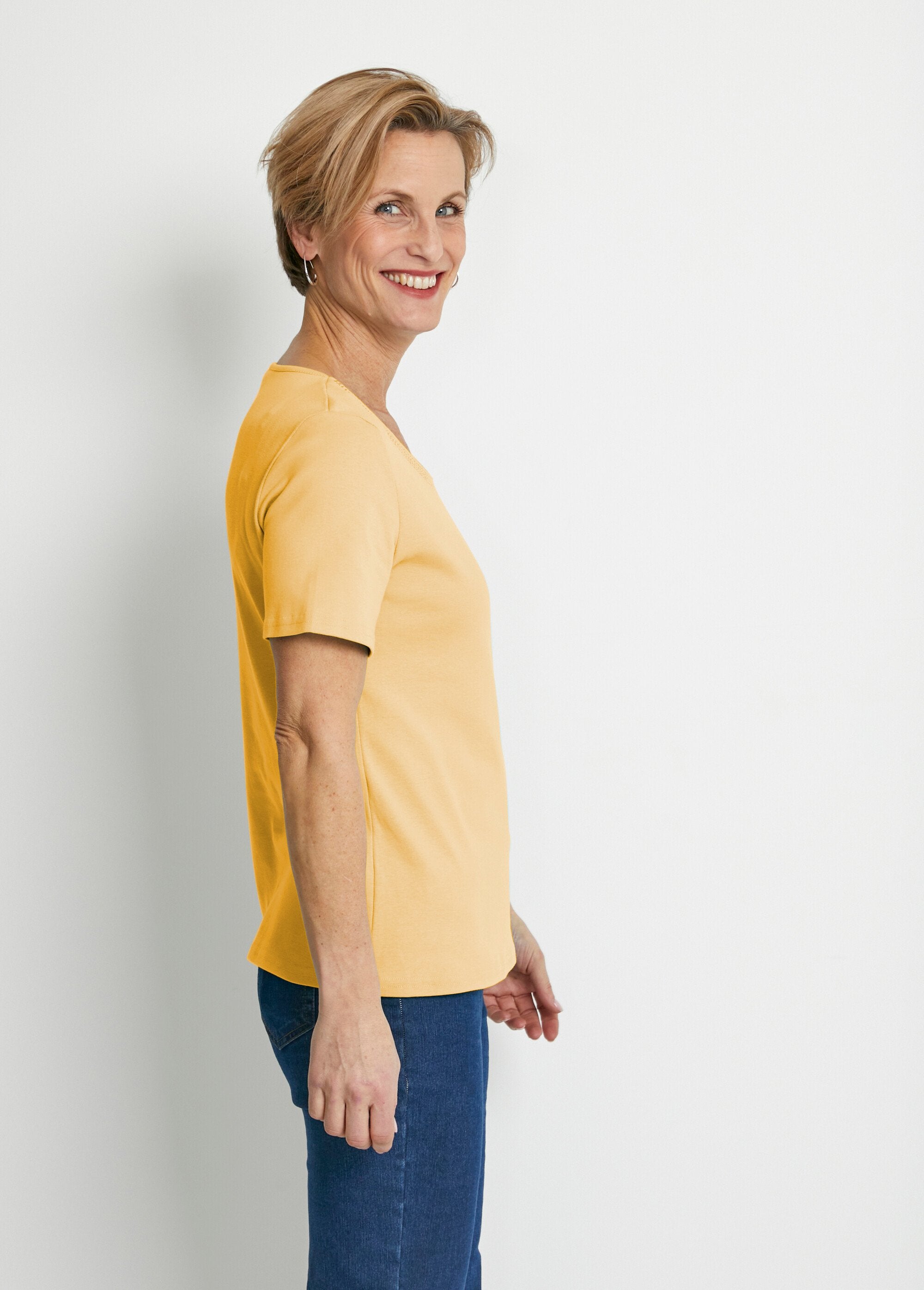 T-shirt_a_maniche_corte_con_borchie_Jaune_DR1_slim