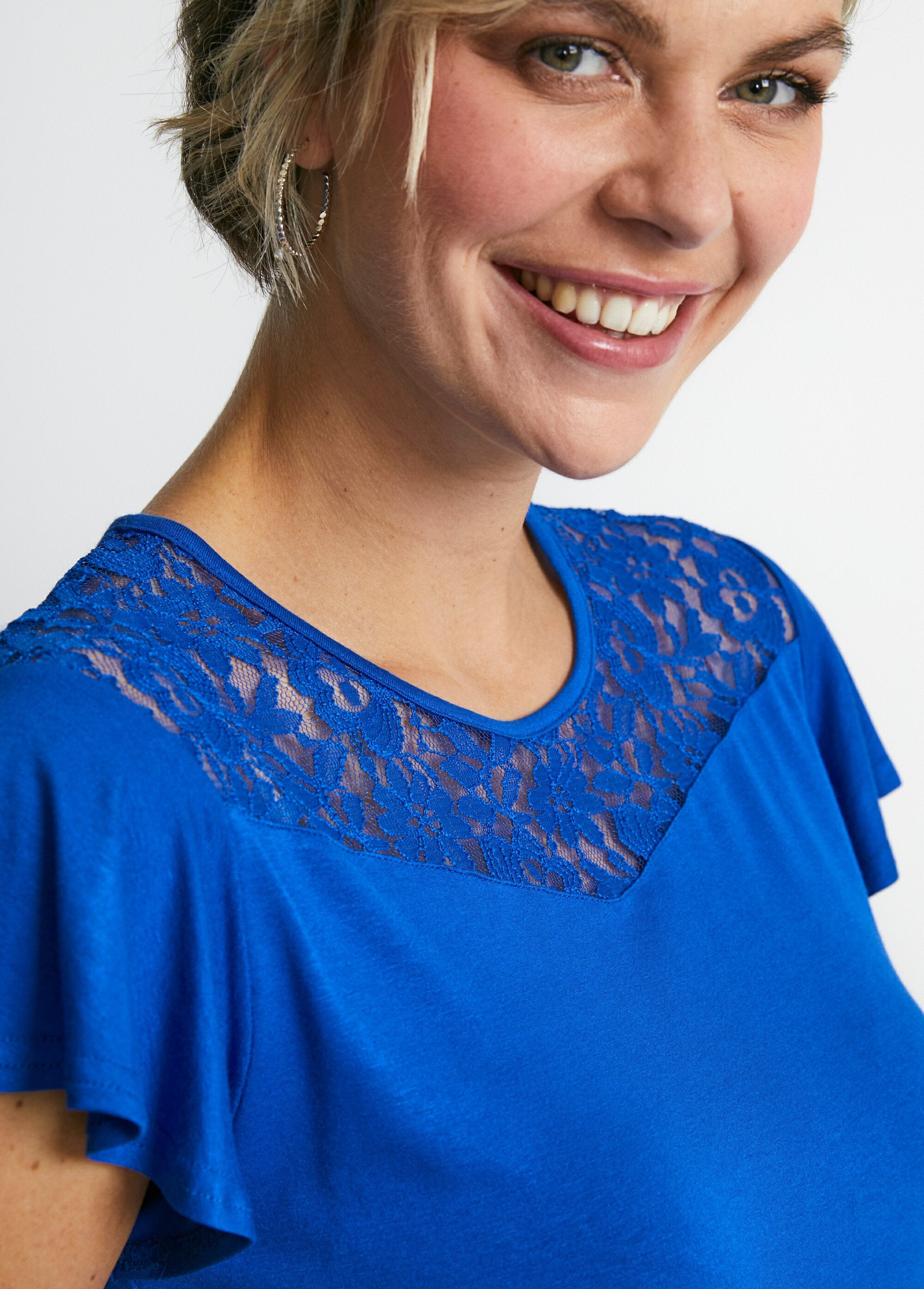 T-shirt_in_pizzo_a_maniche_corte_Bleu_DE2_slim