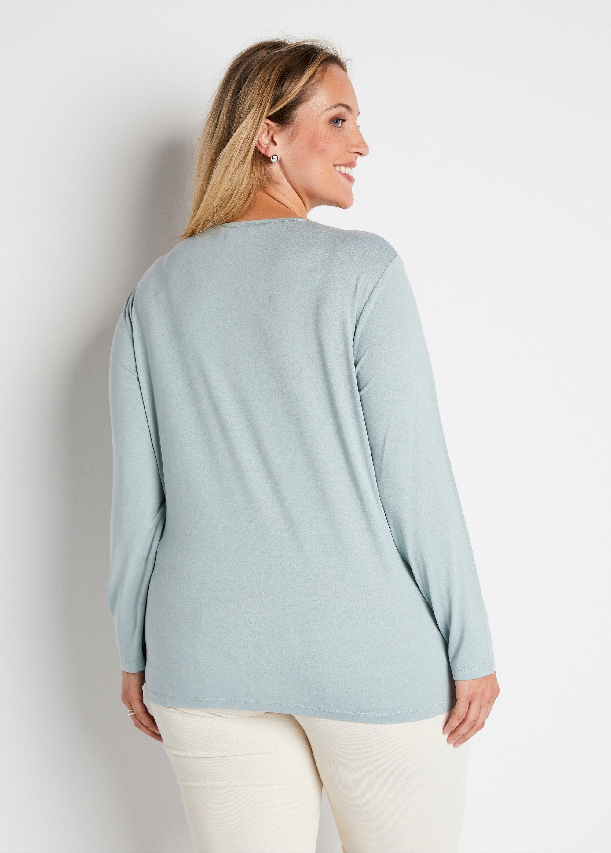 T-shirt_a_maniche_lunghe_in_maglia_fluida_VERDE_DO1_curvy