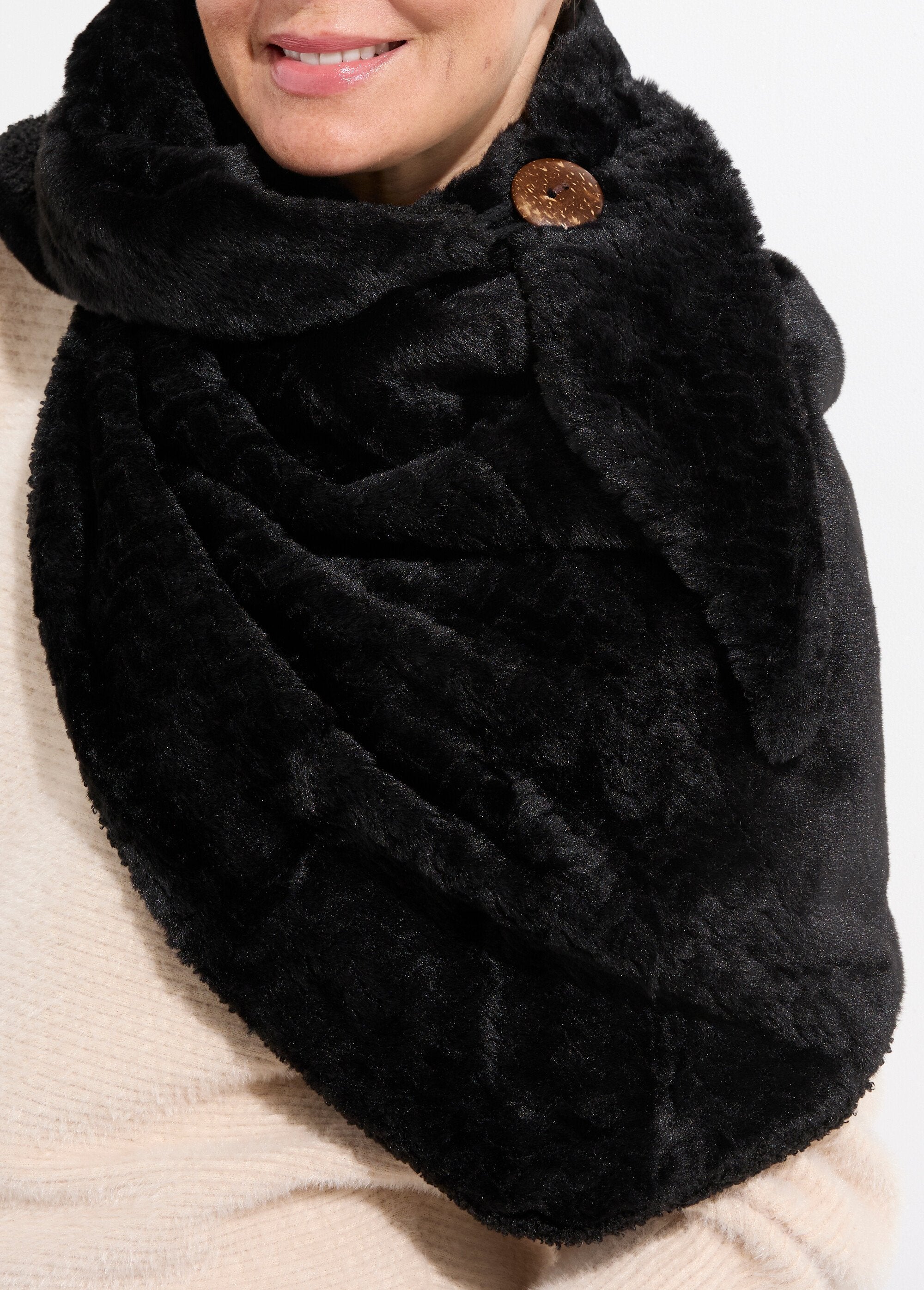 Girocollo_con_bottoni_in_pelliccia_sintetica_Noir_DE1_slim