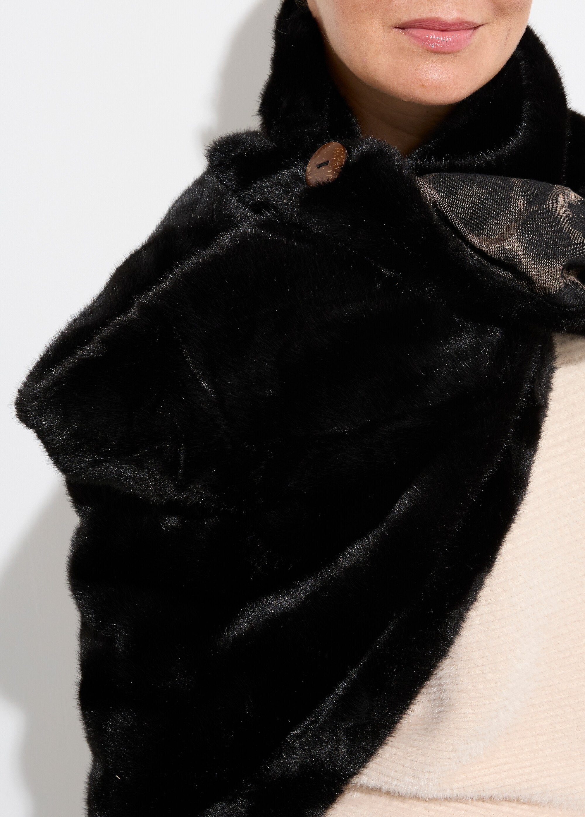 Girocollo_in_pelliccia_sintetica_leopardata_Noir_DE1_slim