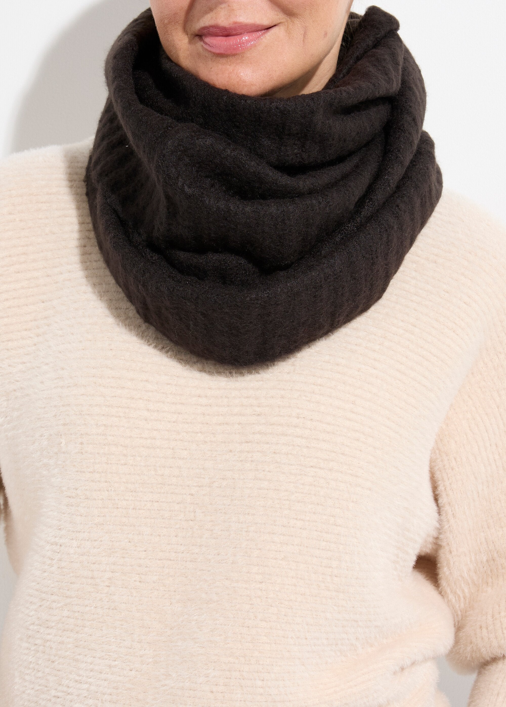 Collana_snood_in_maglia_scintillante_Noir_DE1_slim