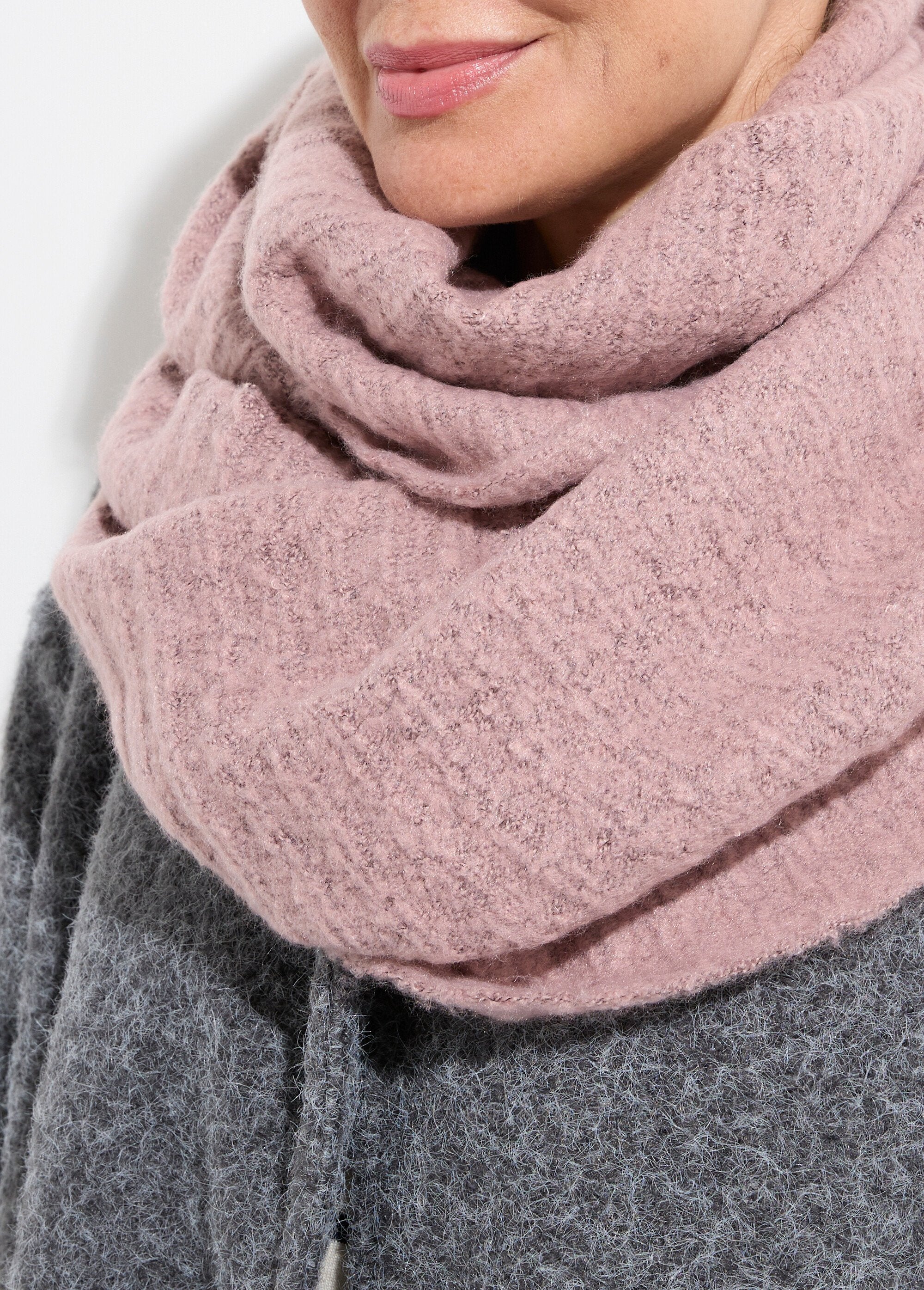Collana_snood_in_maglia_scintillante_Rose_DE1_slim